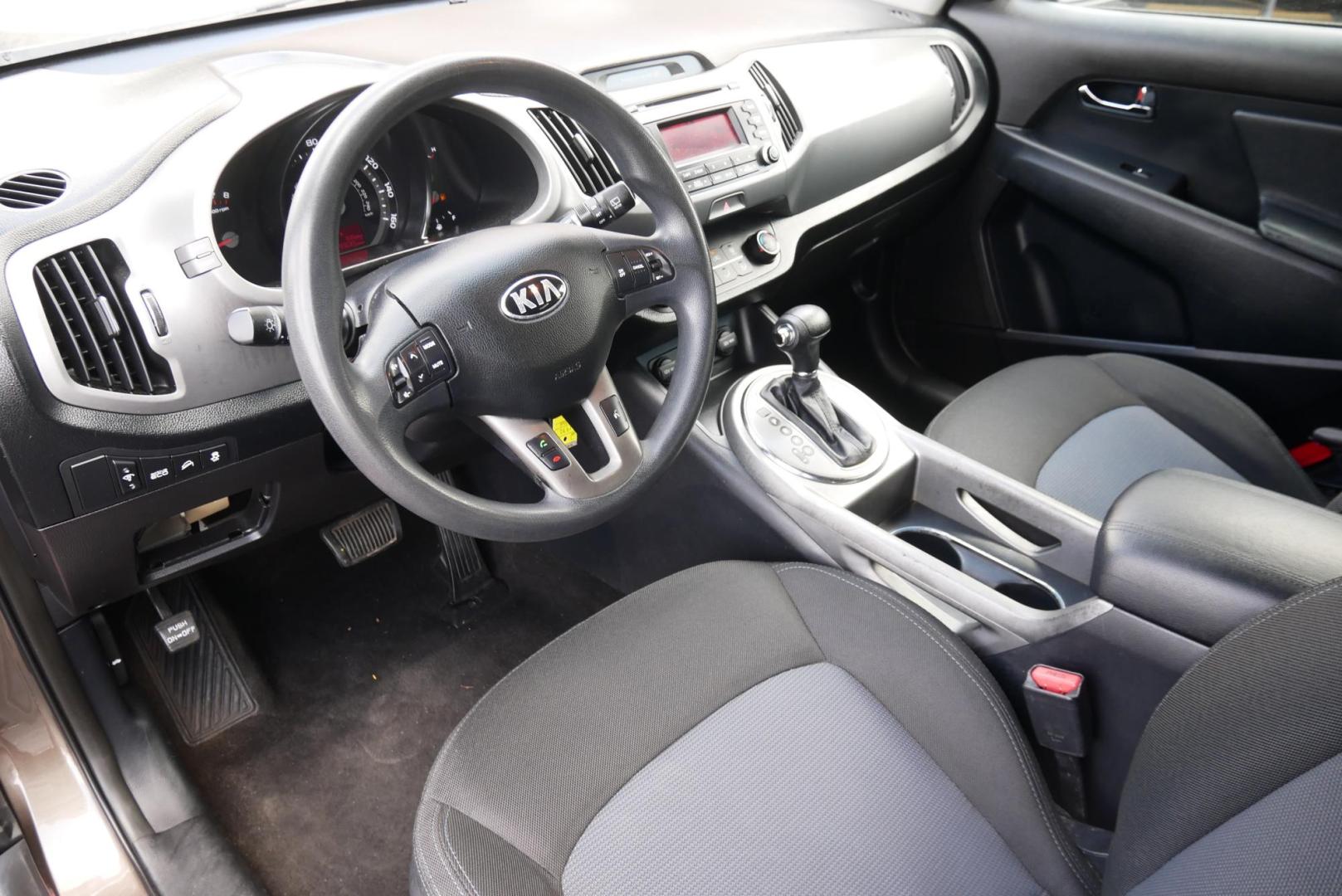 2015 BROWN Kia Sportage LX FWD (KNDPB3AC4F7) with an 2.4L V6 DOHC 24V engine, 6-Speed Automatic transmission, located at 8640 E R L Thornton Fwy, Dallas, TX, 75228, (469) 297-4144, 32.794128, -96.693008 - Photo#8