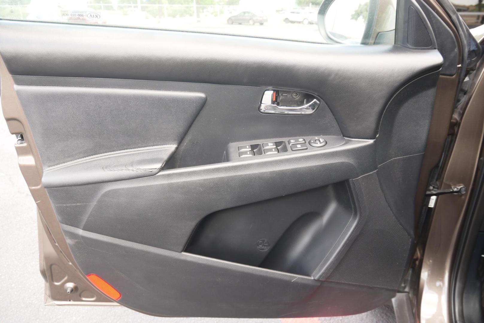 2015 BROWN Kia Sportage LX FWD (KNDPB3AC4F7) with an 2.4L V6 DOHC 24V engine, 6-Speed Automatic transmission, located at 8640 E R L Thornton Fwy, Dallas, TX, 75228, (469) 297-4144, 32.794128, -96.693008 - Photo#10