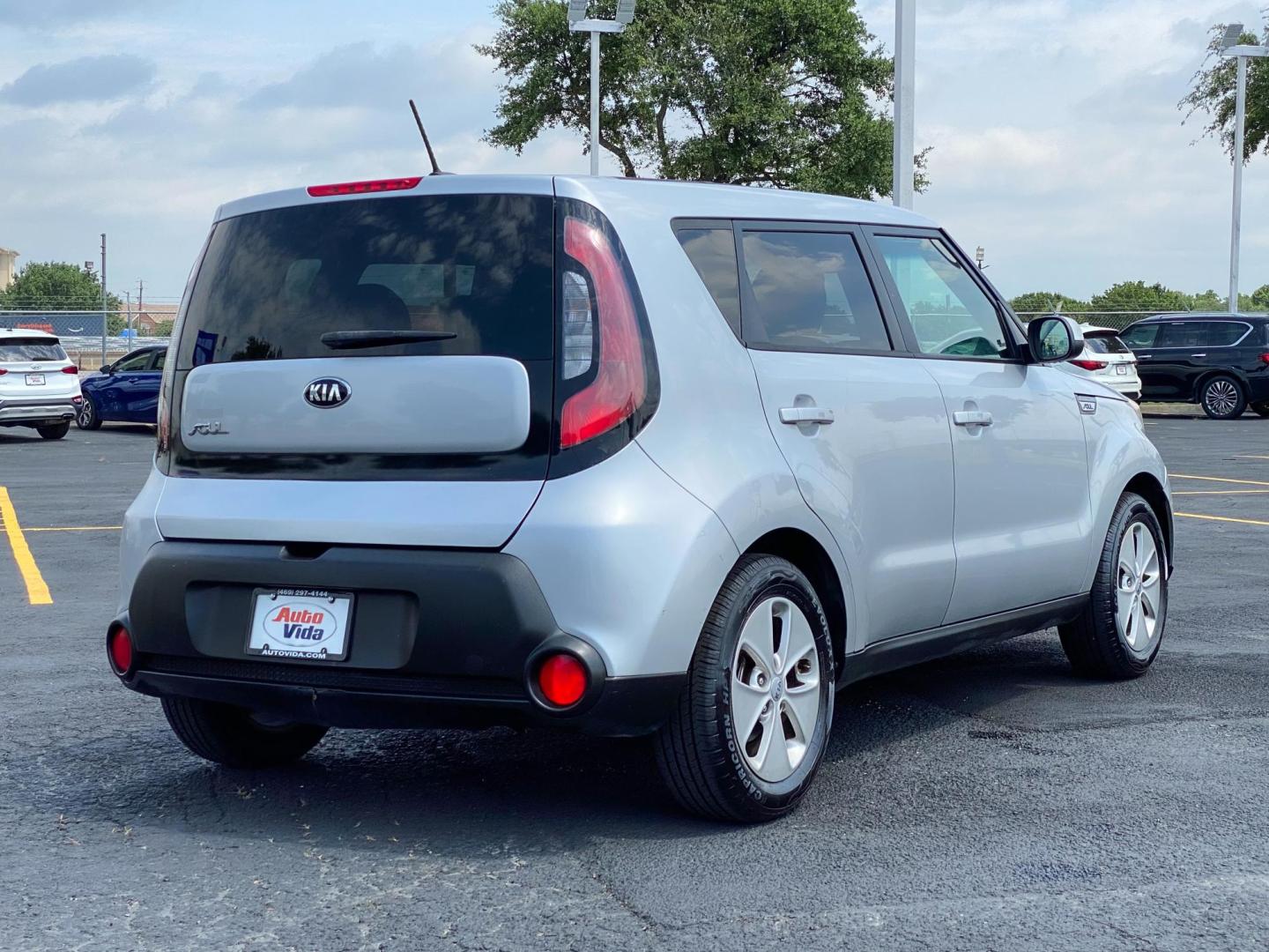 2015 SILVER Kia Soul Base (KNDJN2A26F7) with an 1.6L L4 DOHC 16V engine, located at 8640 E R L Thornton Fwy, Dallas, TX, 75228, (469) 297-4144, 32.794128, -96.693008 - Photo#3