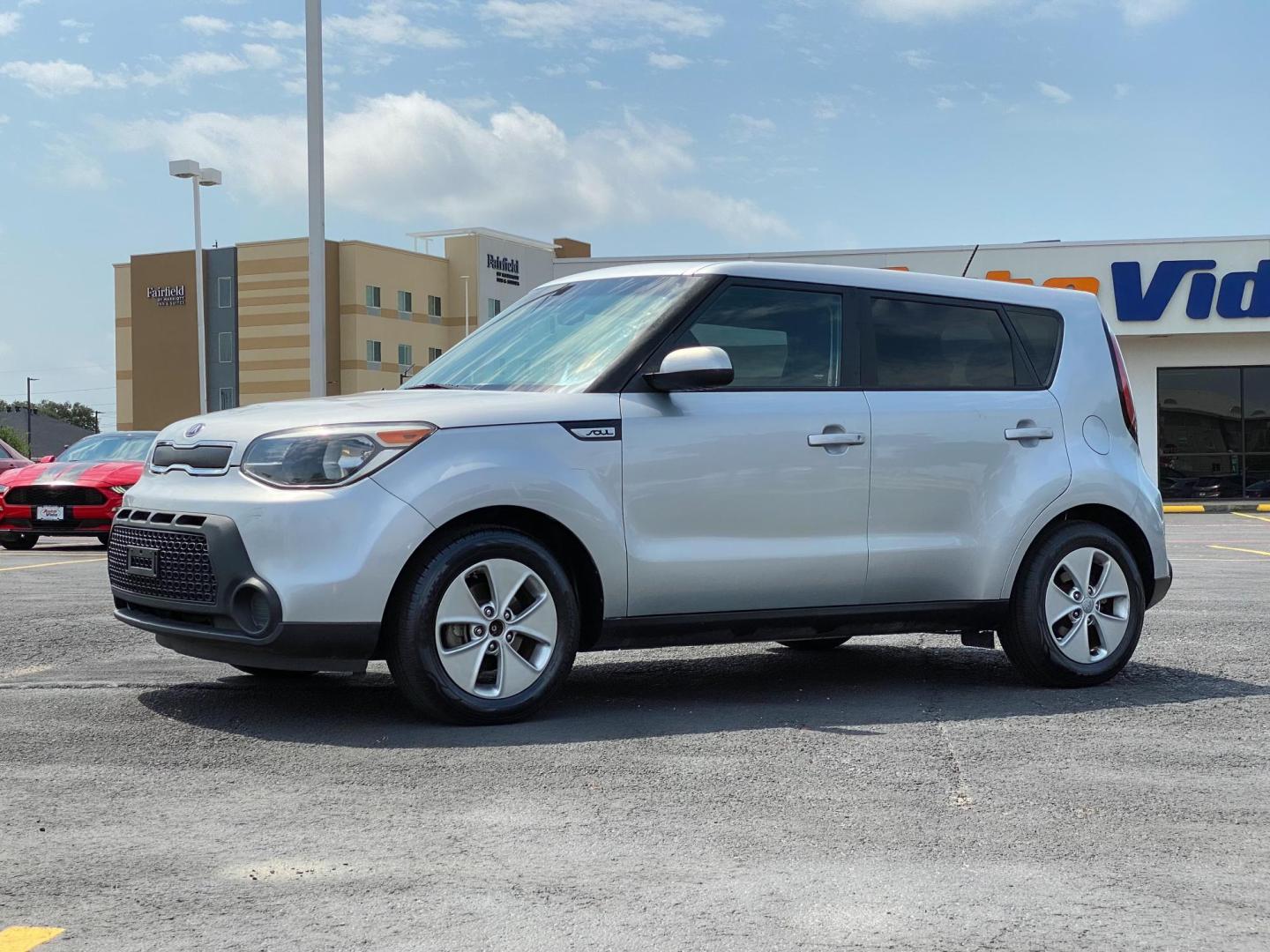 2015 SILVER Kia Soul Base (KNDJN2A26F7) with an 1.6L L4 DOHC 16V engine, located at 8640 E R L Thornton Fwy, Dallas, TX, 75228, (469) 297-4144, 32.794128, -96.693008 - Photo#6