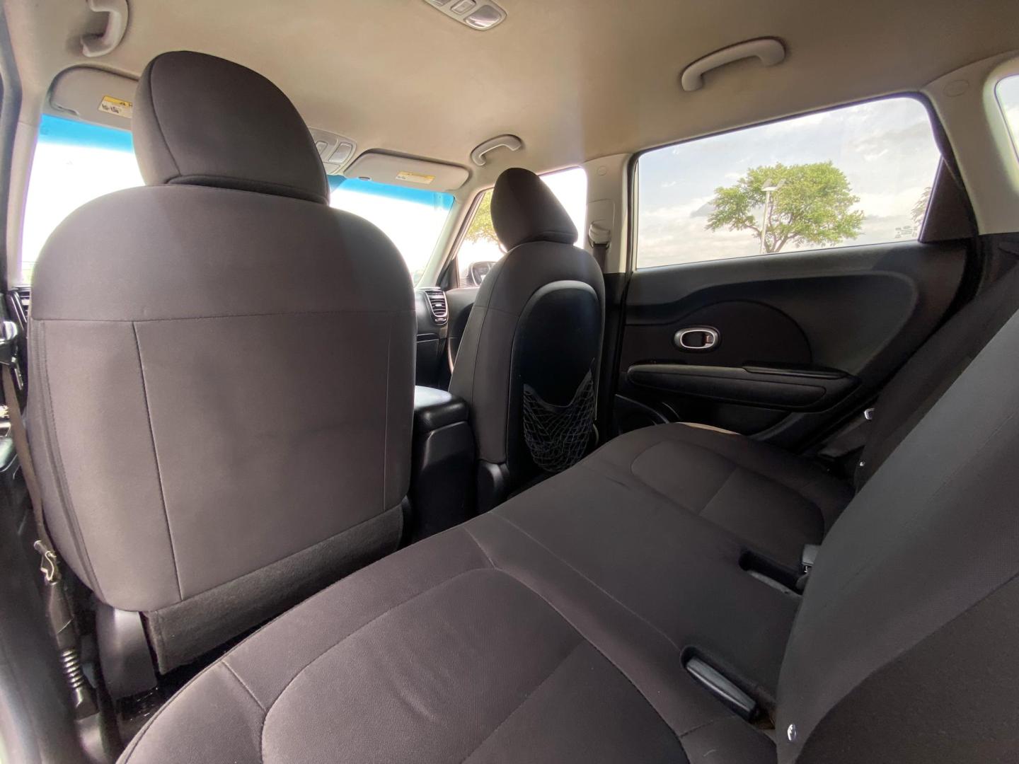 2015 SILVER Kia Soul Base (KNDJN2A26F7) with an 1.6L L4 DOHC 16V engine, located at 8640 E R L Thornton Fwy, Dallas, TX, 75228, (469) 297-4144, 32.794128, -96.693008 - Photo#12