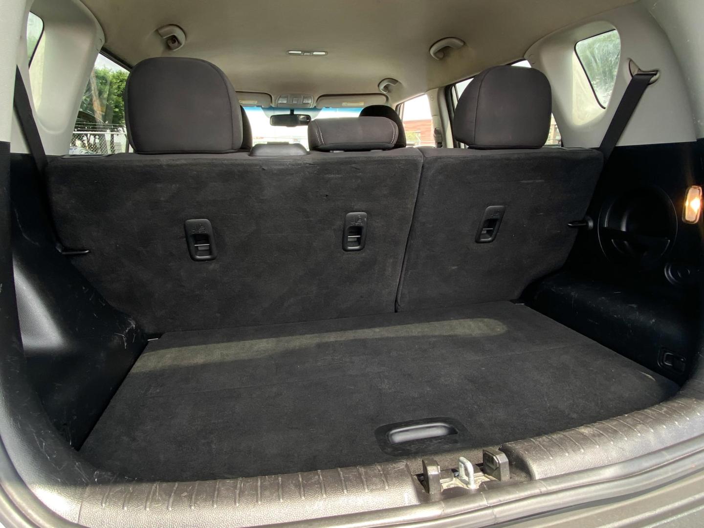 2015 SILVER Kia Soul Base (KNDJN2A26F7) with an 1.6L L4 DOHC 16V engine, located at 8640 E R L Thornton Fwy, Dallas, TX, 75228, (469) 297-4144, 32.794128, -96.693008 - Photo#13