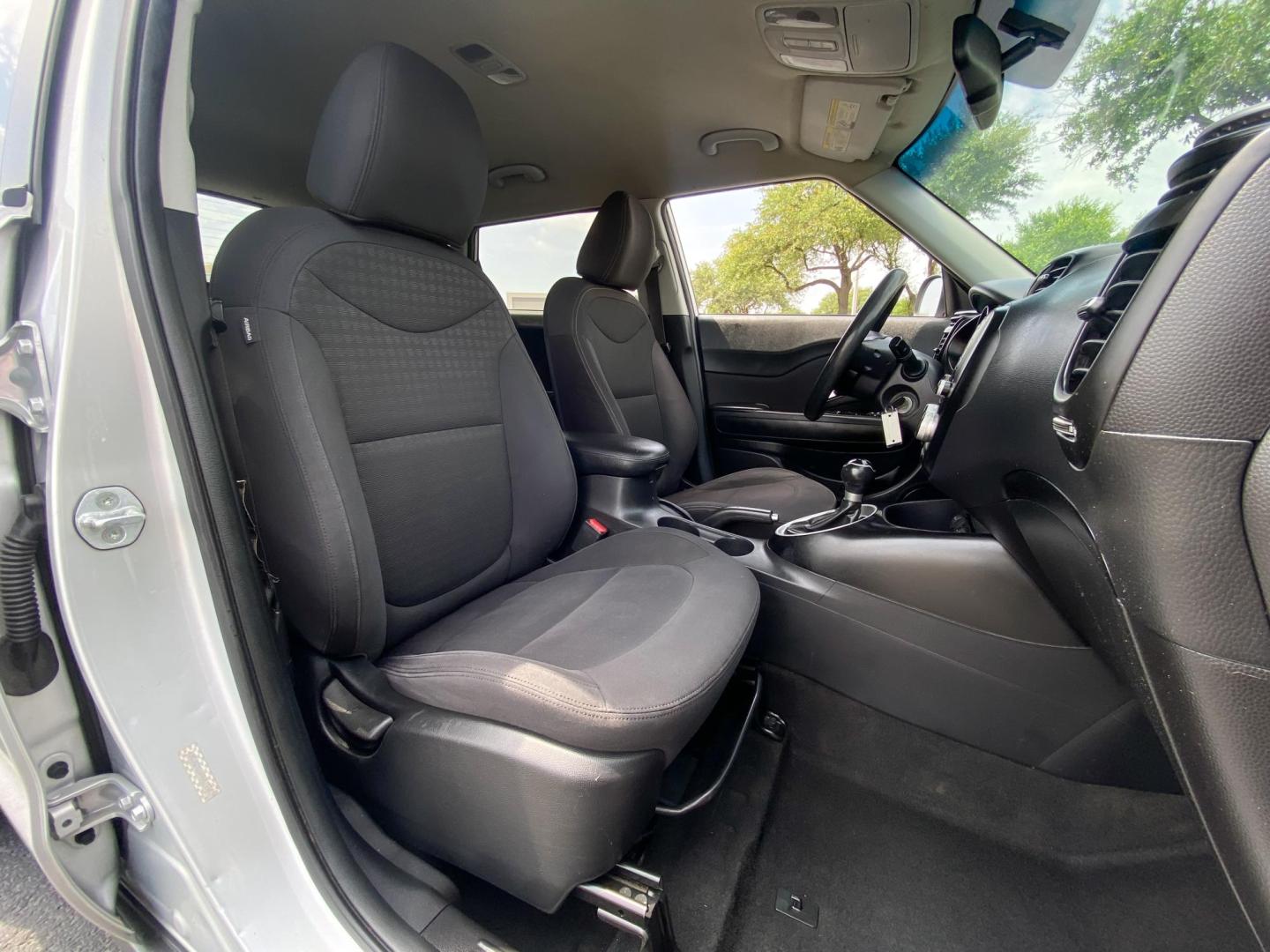 2015 SILVER Kia Soul Base (KNDJN2A26F7) with an 1.6L L4 DOHC 16V engine, located at 8640 E R L Thornton Fwy, Dallas, TX, 75228, (469) 297-4144, 32.794128, -96.693008 - Photo#15