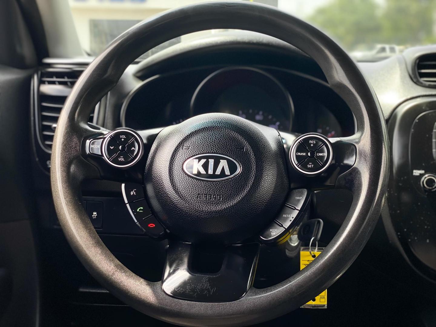 2015 SILVER Kia Soul Base (KNDJN2A26F7) with an 1.6L L4 DOHC 16V engine, located at 8640 E R L Thornton Fwy, Dallas, TX, 75228, (469) 297-4144, 32.794128, -96.693008 - Photo#17