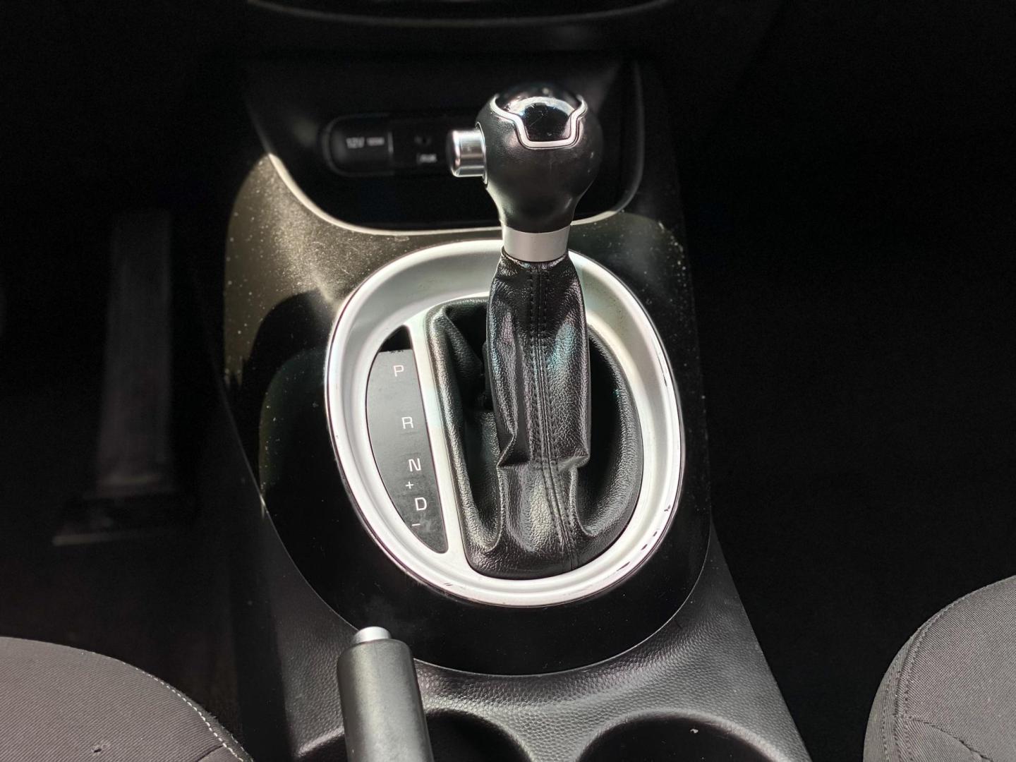 2015 SILVER Kia Soul Base (KNDJN2A26F7) with an 1.6L L4 DOHC 16V engine, located at 8640 E R L Thornton Fwy, Dallas, TX, 75228, (469) 297-4144, 32.794128, -96.693008 - Photo#20