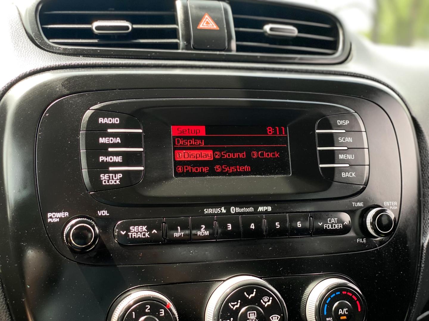 2015 SILVER Kia Soul Base (KNDJN2A26F7) with an 1.6L L4 DOHC 16V engine, located at 8640 E R L Thornton Fwy, Dallas, TX, 75228, (469) 297-4144, 32.794128, -96.693008 - Photo#24