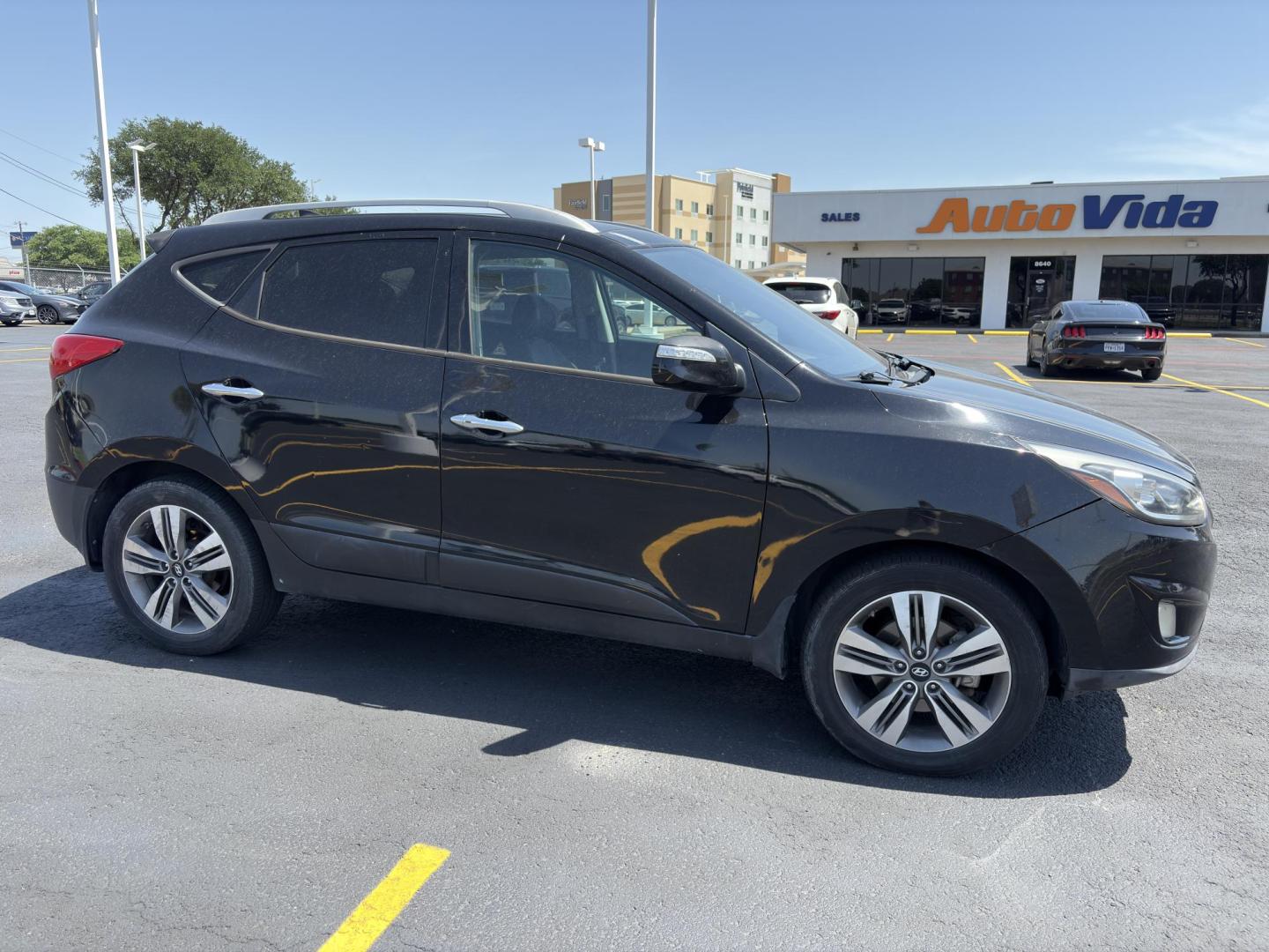 2015 BLACK Hyundai Tucson GLS 2WD (KM8JU3AG3FU) with an 2.4L L4 DOHC 16V engine, 6-Speed Automatic transmission, located at 8640 E R L Thornton Fwy, Dallas, TX, 75228, (469) 297-4144, 32.794128, -96.693008 - Photo#3