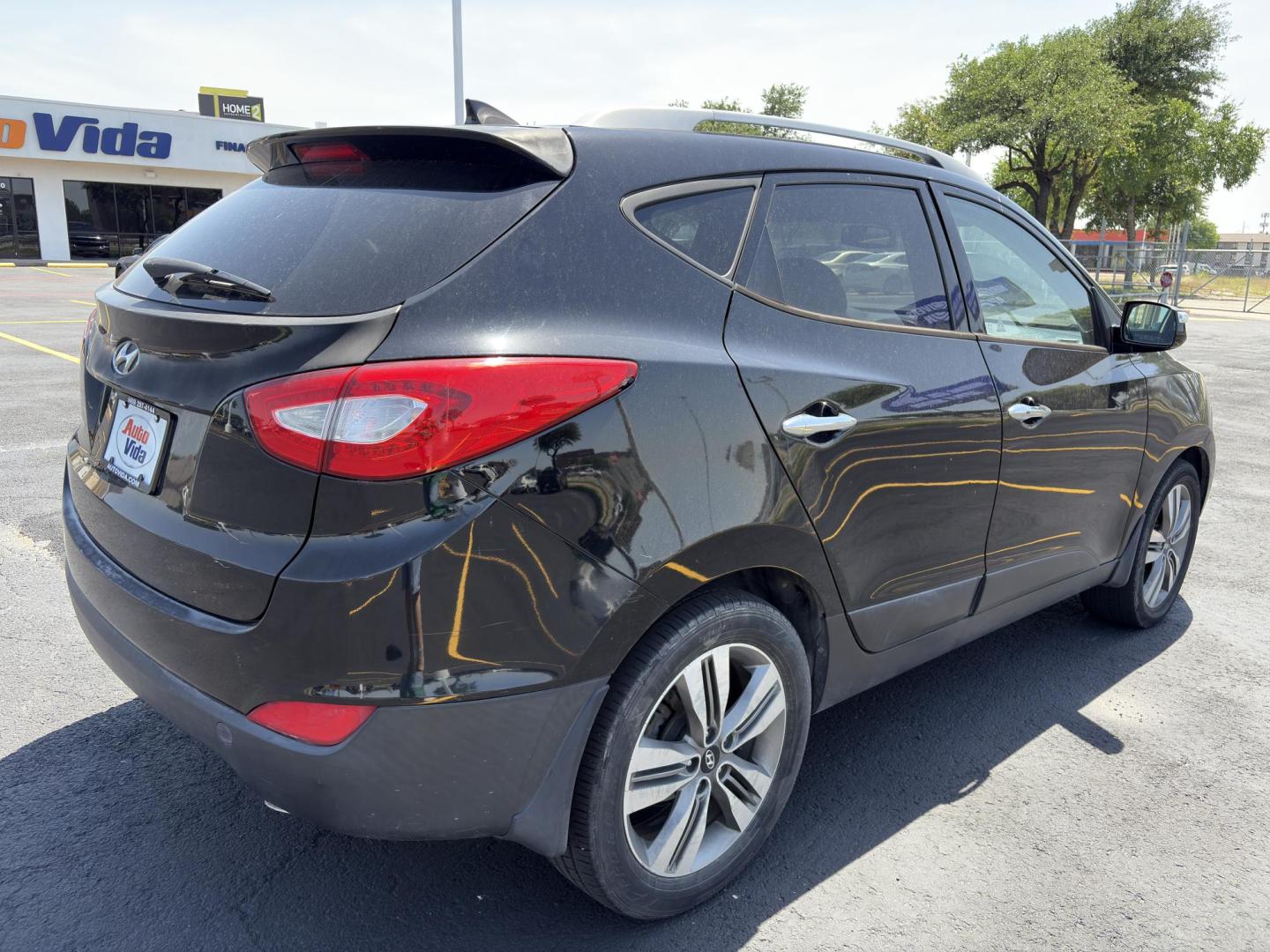 2015 BLACK Hyundai Tucson GLS 2WD (KM8JU3AG3FU) with an 2.4L L4 DOHC 16V engine, 6-Speed Automatic transmission, located at 8640 E R L Thornton Fwy, Dallas, TX, 75228, (469) 297-4144, 32.794128, -96.693008 - Photo#4