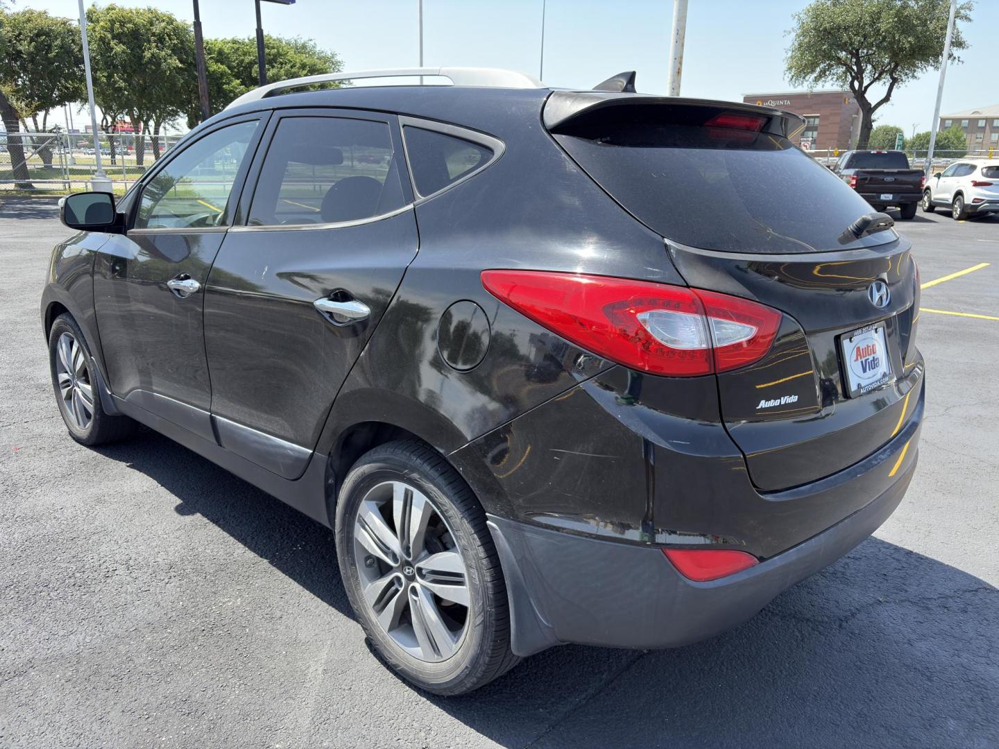 2015 BLACK Hyundai Tucson GLS 2WD (KM8JU3AG3FU) with an 2.4L L4 DOHC 16V engine, 6-Speed Automatic transmission, located at 8640 E R L Thornton Fwy, Dallas, TX, 75228, (469) 297-4144, 32.794128, -96.693008 - Photo#6