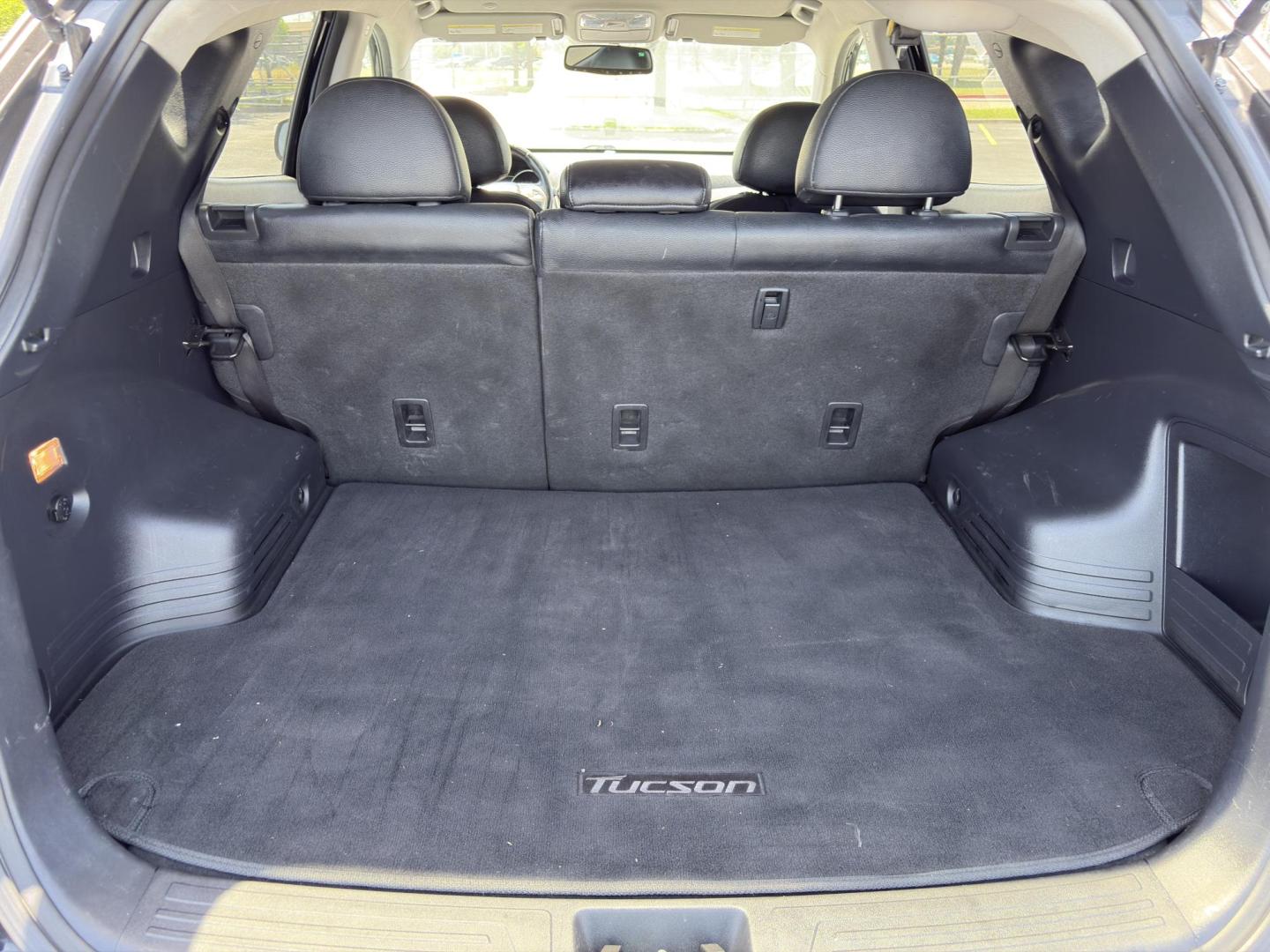 2015 BLACK Hyundai Tucson GLS 2WD (KM8JU3AG3FU) with an 2.4L L4 DOHC 16V engine, 6-Speed Automatic transmission, located at 8640 E R L Thornton Fwy, Dallas, TX, 75228, (469) 297-4144, 32.794128, -96.693008 - Photo#8