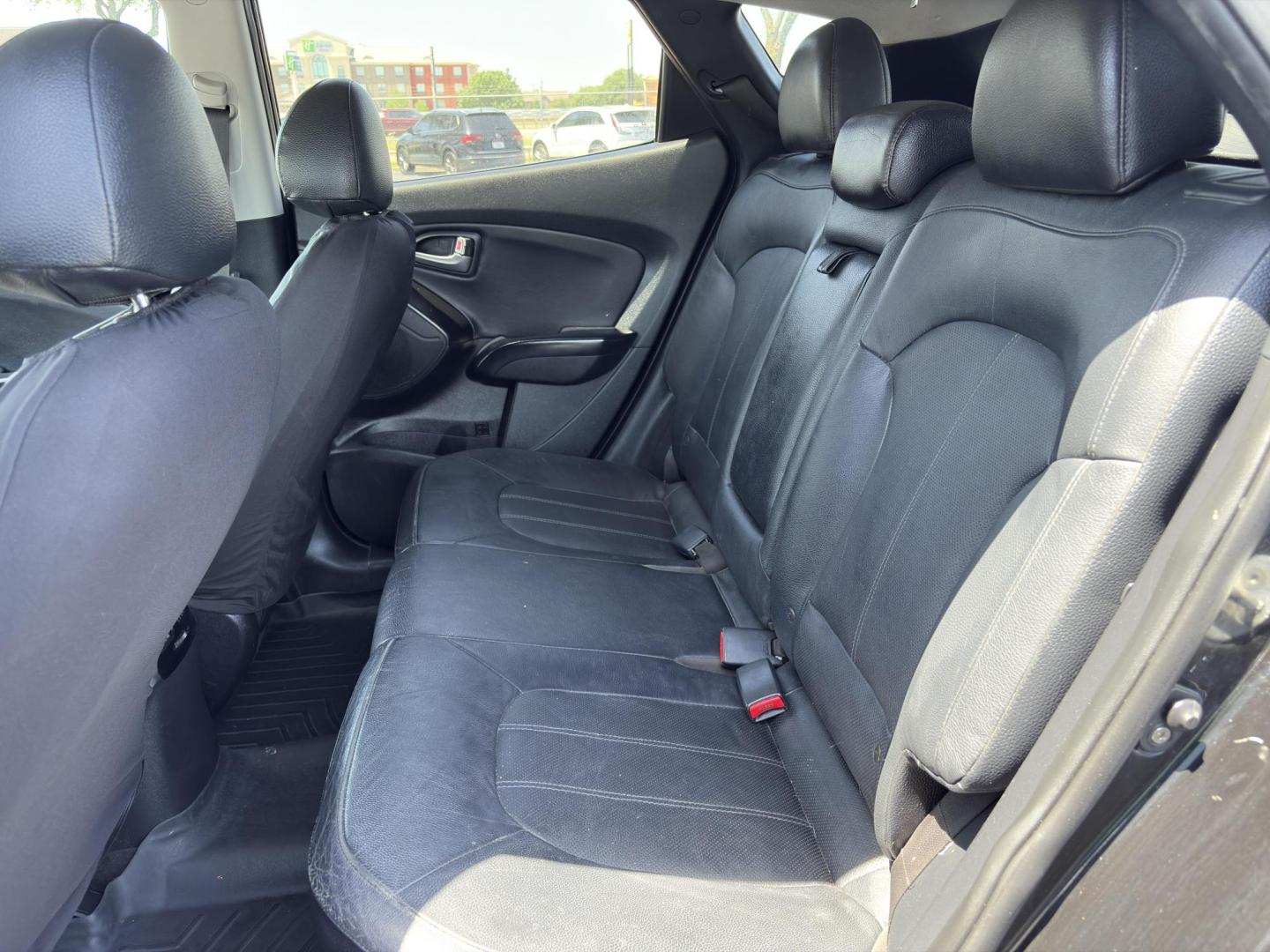 2015 BLACK Hyundai Tucson GLS 2WD (KM8JU3AG3FU) with an 2.4L L4 DOHC 16V engine, 6-Speed Automatic transmission, located at 8640 E R L Thornton Fwy, Dallas, TX, 75228, (469) 297-4144, 32.794128, -96.693008 - Photo#9