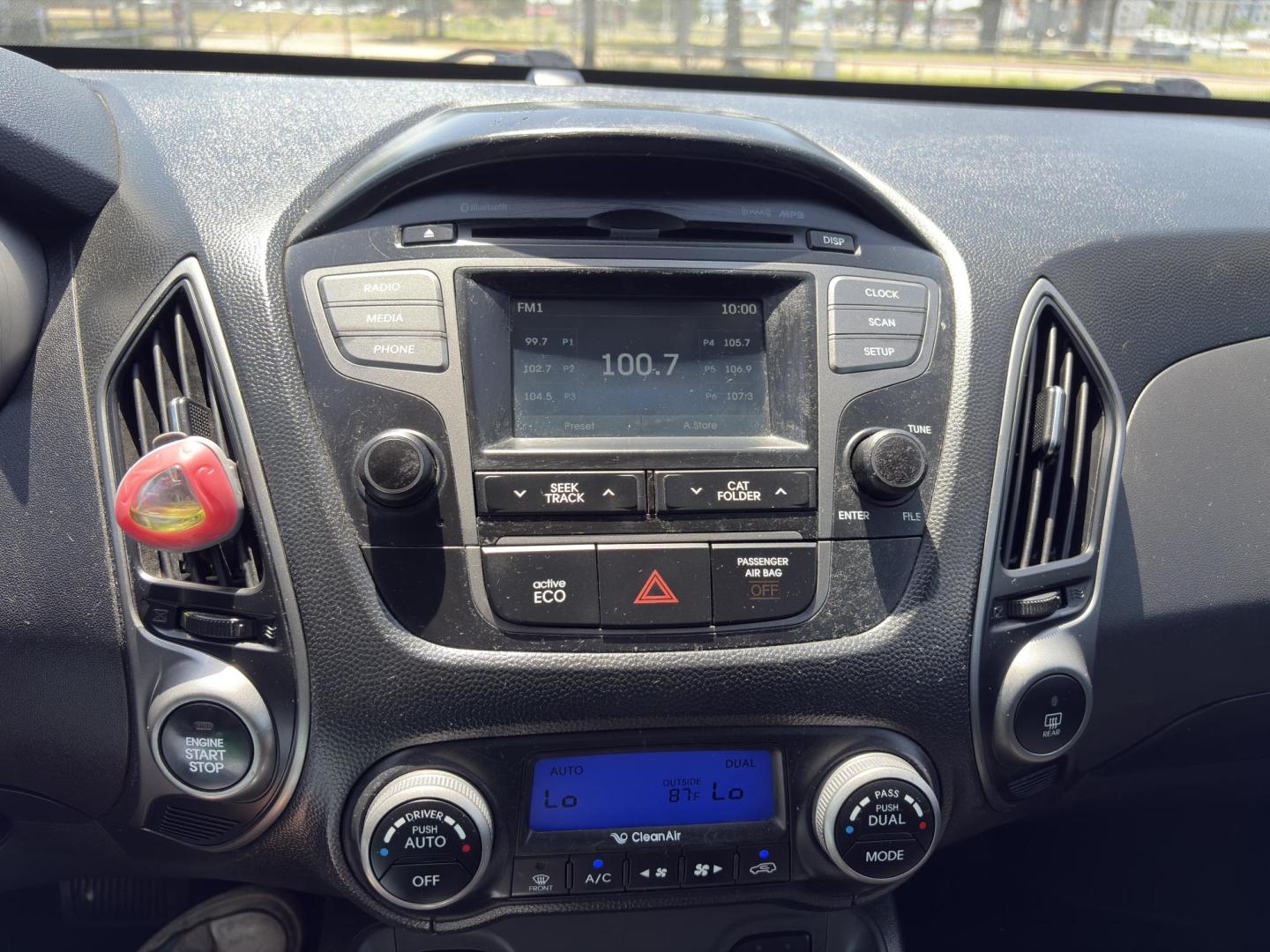 2015 BLACK Hyundai Tucson GLS 2WD (KM8JU3AG3FU) with an 2.4L L4 DOHC 16V engine, 6-Speed Automatic transmission, located at 8640 E R L Thornton Fwy, Dallas, TX, 75228, (469) 297-4144, 32.794128, -96.693008 - Photo#13