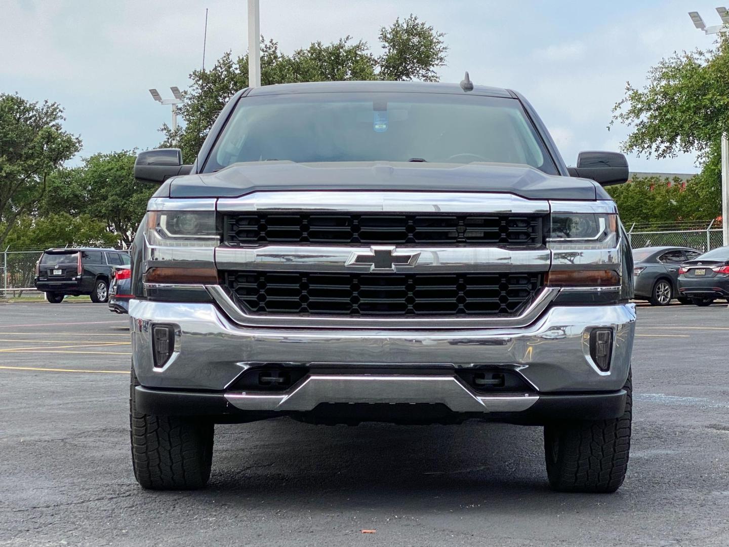 2018 GRAY Chevrolet Silverado 1500 LT Crew Cab 2WD (3GCPCREC8JG) with an 5.3L V8 OHV 16V engine, 6A transmission, located at 8640 E R L Thornton Fwy, Dallas, TX, 75228, (469) 297-4144, 32.794128, -96.693008 - Photo#6