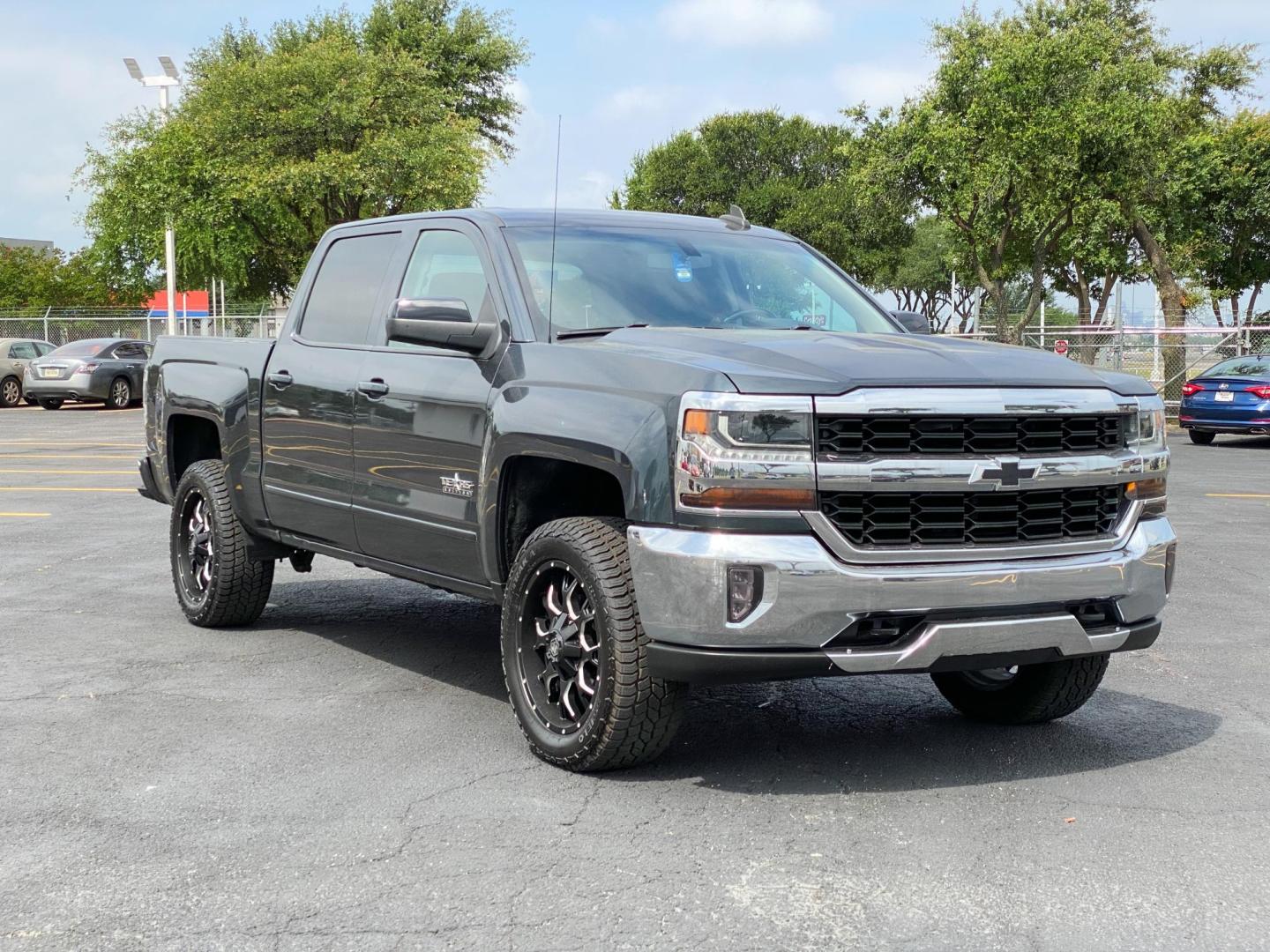 2018 GRAY Chevrolet Silverado 1500 LT Crew Cab 2WD (3GCPCREC8JG) with an 5.3L V8 OHV 16V engine, 6A transmission, located at 8640 E R L Thornton Fwy, Dallas, TX, 75228, (469) 297-4144, 32.794128, -96.693008 - Photo#8