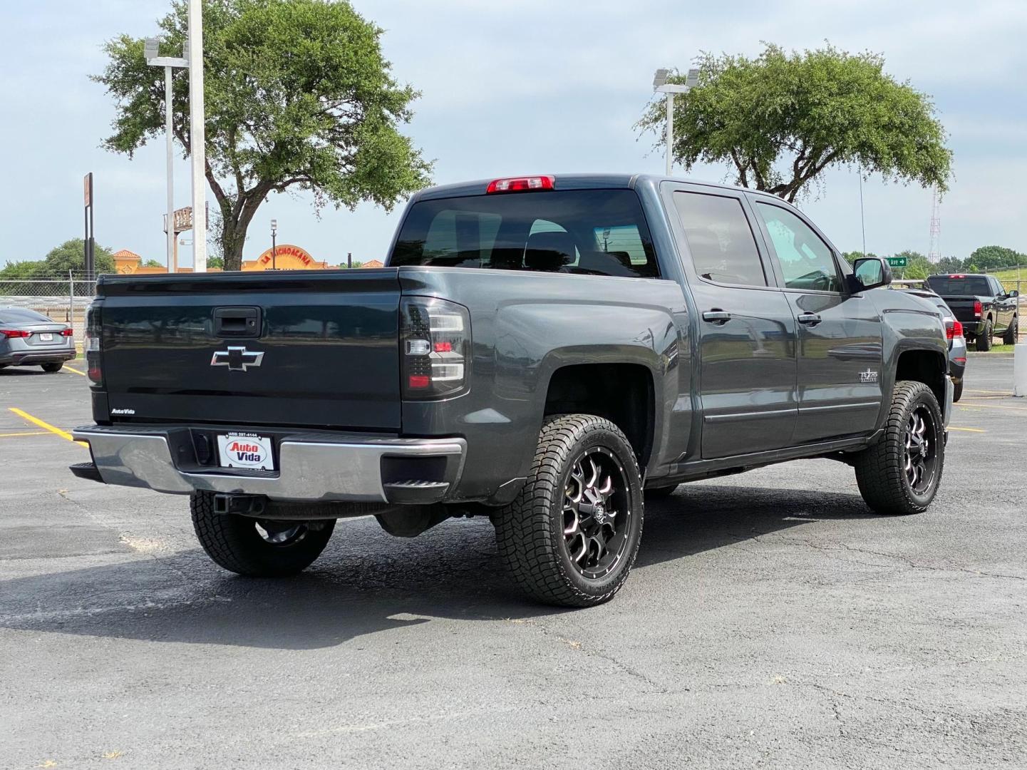 2018 GRAY Chevrolet Silverado 1500 LT Crew Cab 2WD (3GCPCREC8JG) with an 5.3L V8 OHV 16V engine, 6A transmission, located at 8640 E R L Thornton Fwy, Dallas, TX, 75228, (469) 297-4144, 32.794128, -96.693008 - Photo#1