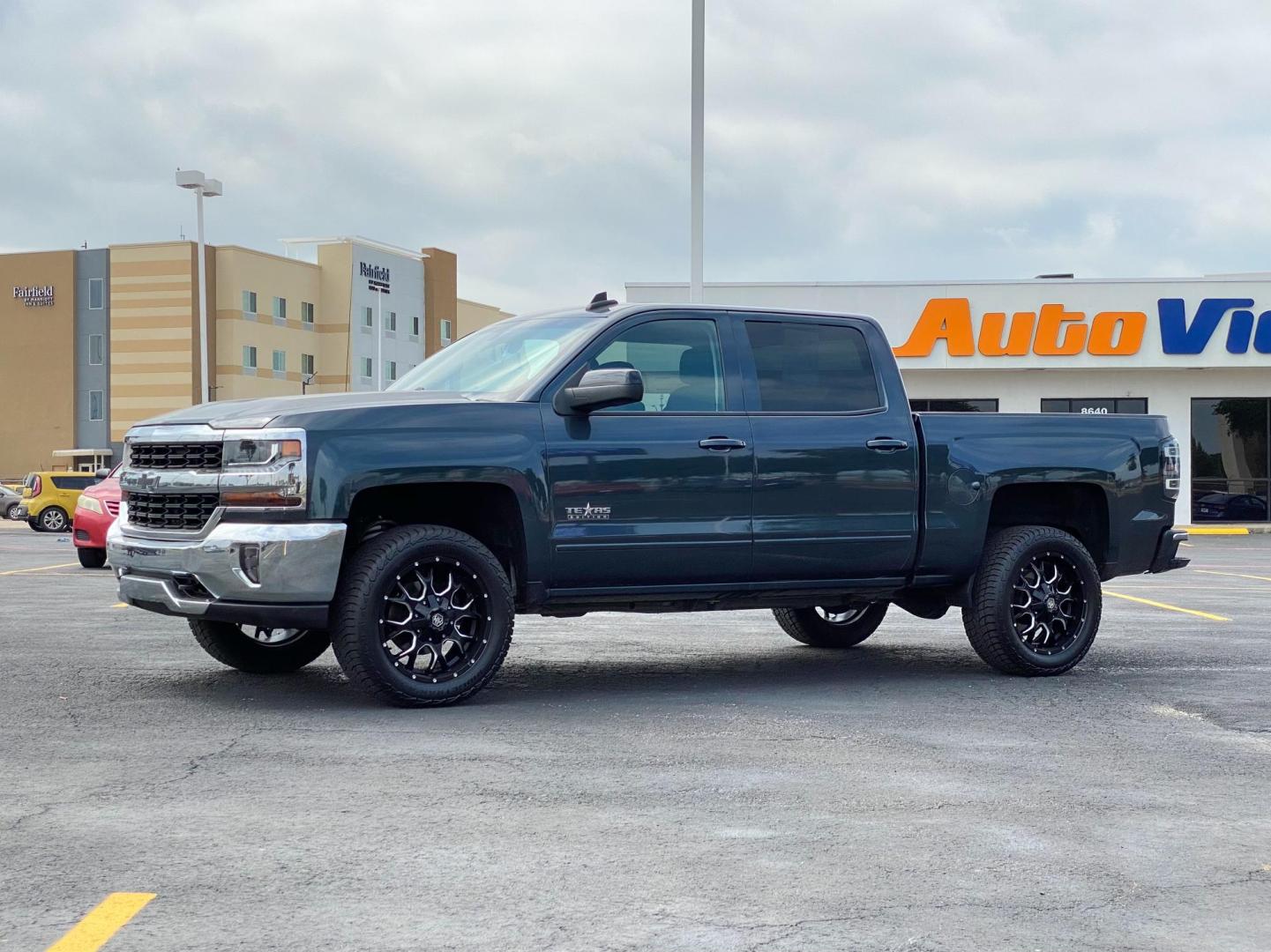 2018 GRAY Chevrolet Silverado 1500 LT Crew Cab 2WD (3GCPCREC8JG) with an 5.3L V8 OHV 16V engine, 6A transmission, located at 8640 E R L Thornton Fwy, Dallas, TX, 75228, (469) 297-4144, 32.794128, -96.693008 - Photo#10