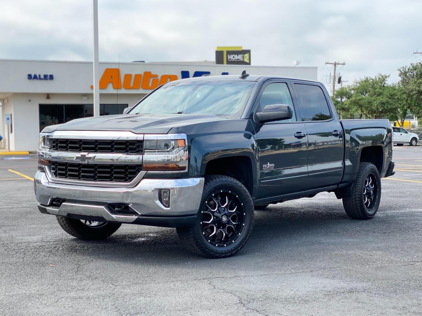 2018 GRAY Chevrolet Silverado 1500 LT Crew Cab 2WD (3GCPCREC8JG) with an 5.3L V8 OHV 16V engine, 6A transmission, located at 8640 E R L Thornton Fwy, Dallas, TX, 75228, (469) 297-4144, 32.794128, -96.693008 - Photo#7