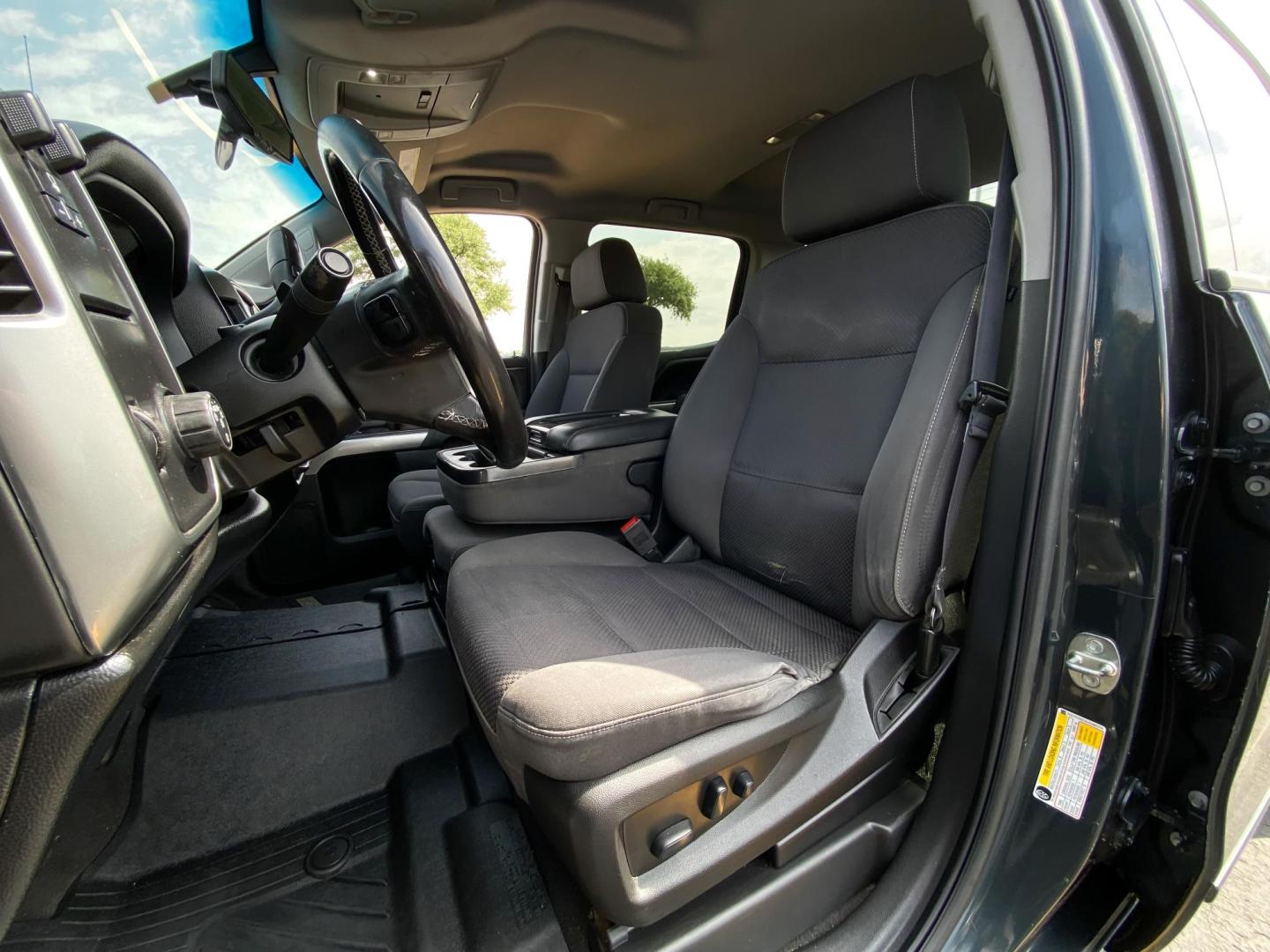 2018 GRAY Chevrolet Silverado 1500 LT Crew Cab 2WD (3GCPCREC8JG) with an 5.3L V8 OHV 16V engine, 6A transmission, located at 8640 E R L Thornton Fwy, Dallas, TX, 75228, (469) 297-4144, 32.794128, -96.693008 - Photo#21