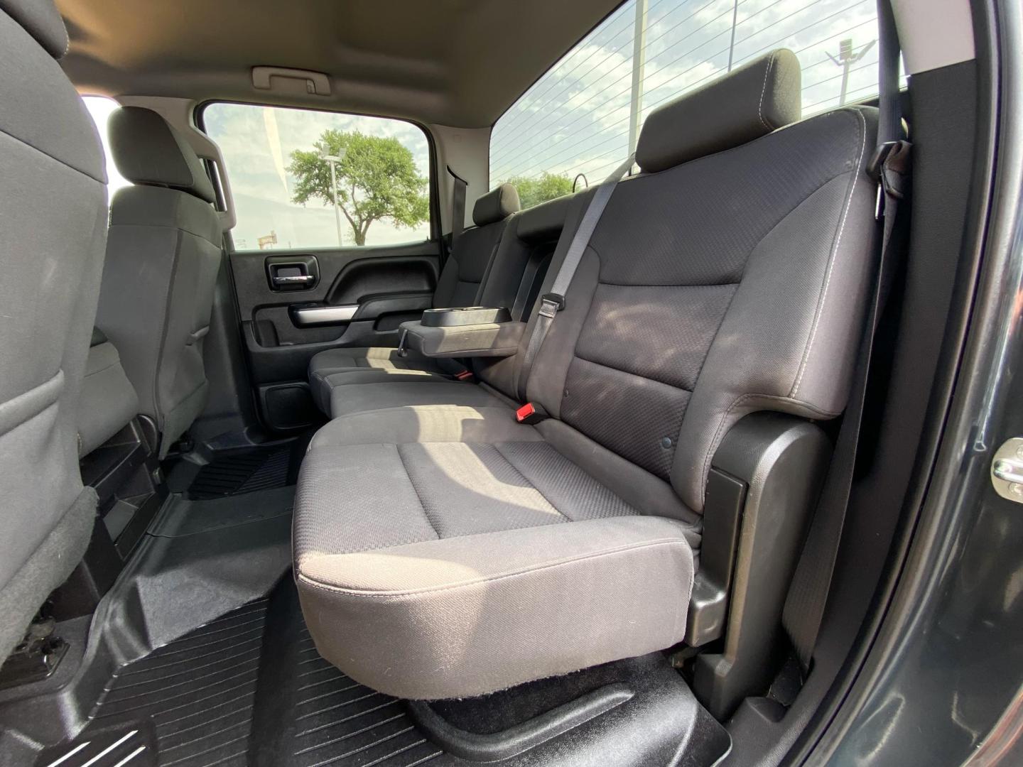 2018 GRAY Chevrolet Silverado 1500 LT Crew Cab 2WD (3GCPCREC8JG) with an 5.3L V8 OHV 16V engine, 6A transmission, located at 8640 E R L Thornton Fwy, Dallas, TX, 75228, (469) 297-4144, 32.794128, -96.693008 - Photo#23