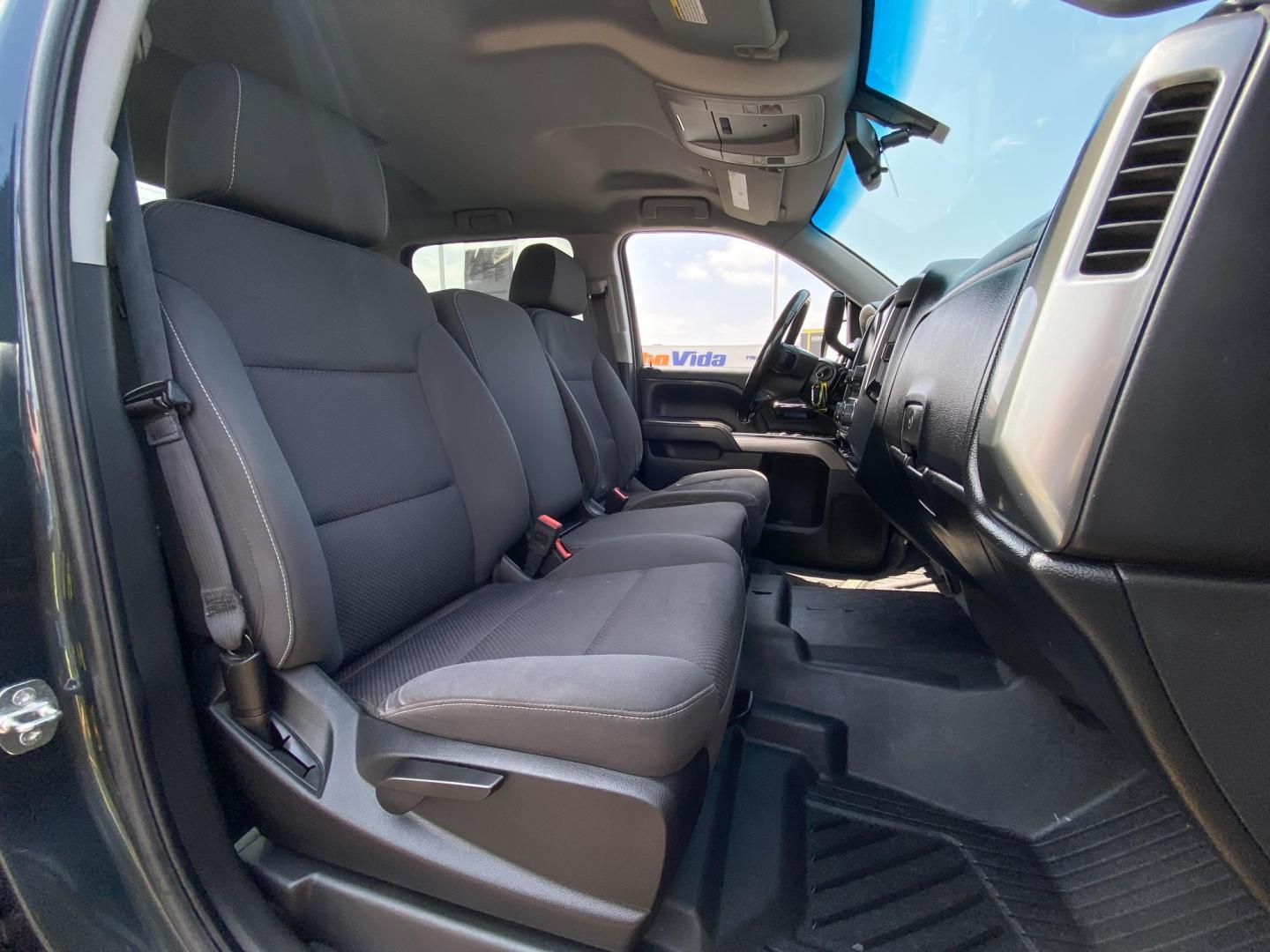 2018 GRAY Chevrolet Silverado 1500 LT Crew Cab 2WD (3GCPCREC8JG) with an 5.3L V8 OHV 16V engine, 6A transmission, located at 8640 E R L Thornton Fwy, Dallas, TX, 75228, (469) 297-4144, 32.794128, -96.693008 - Photo#26