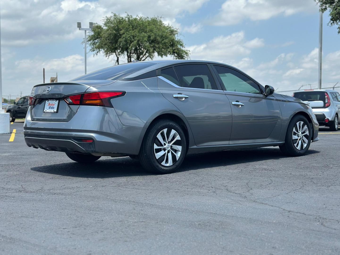 2020 GRAY Nissan Altima 2.5 S (1N4BL4BV6LC) with an 2.5L L4 DOHC 16V engine, CVT transmission, located at 8640 E R L Thornton Fwy, Dallas, TX, 75228, (469) 297-4144, 32.794128, -96.693008 - Photo#5