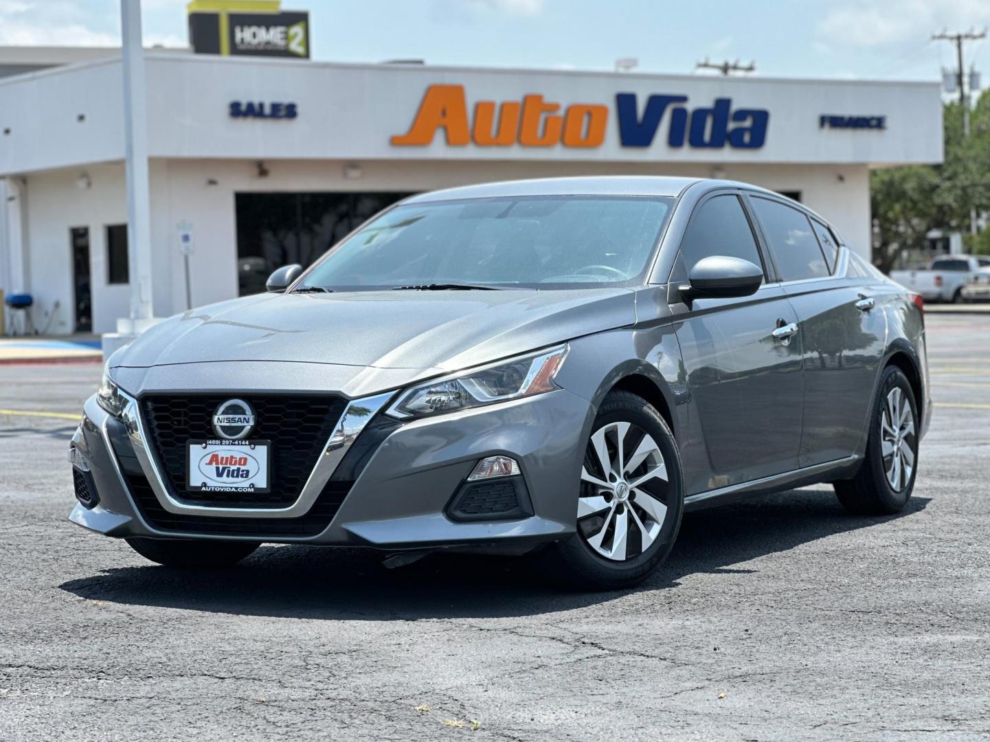 2020 GRAY Nissan Altima 2.5 S (1N4BL4BV6LC) with an 2.5L L4 DOHC 16V engine, CVT transmission, located at 8640 E R L Thornton Fwy, Dallas, TX, 75228, (469) 297-4144, 32.794128, -96.693008 - Photo#2
