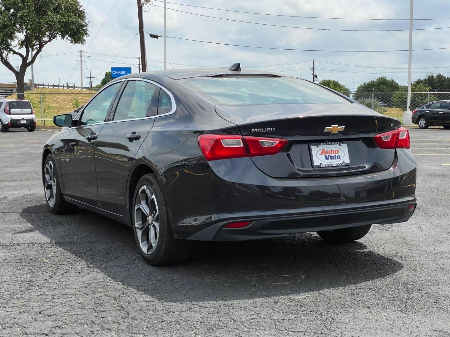 2023 GRAY Chevrolet Malibu 1LT (1G1ZD5ST4PF) with an 1.5L L4 DOHC 16V engine, 6A transmission, located at 8640 E R L Thornton Fwy, Dallas, TX, 75228, (469) 297-4144, 32.794128, -96.693008 - Photo#5