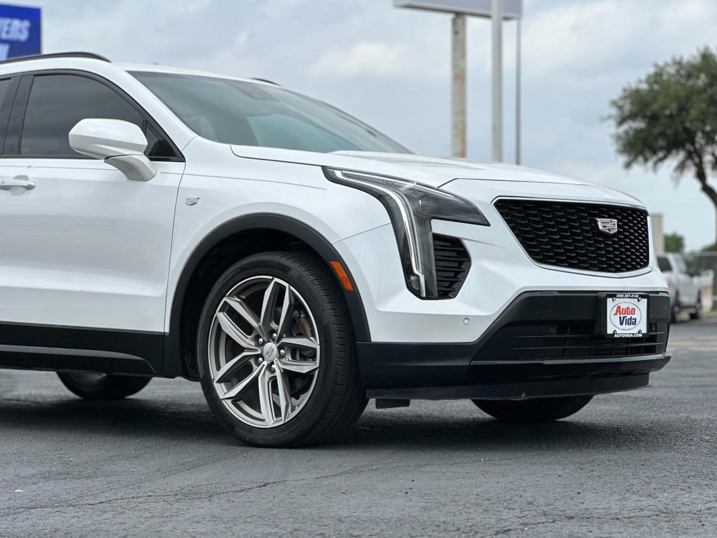 2020 WHITE Cadillac XT4 Sport (1GYFZER40LF) with an 2.0L L4 DOHC 16V engine, 9A transmission, located at 8640 E R L Thornton Fwy, Dallas, TX, 75228, (469) 297-4144, 32.794128, -96.693008 - Photo#3