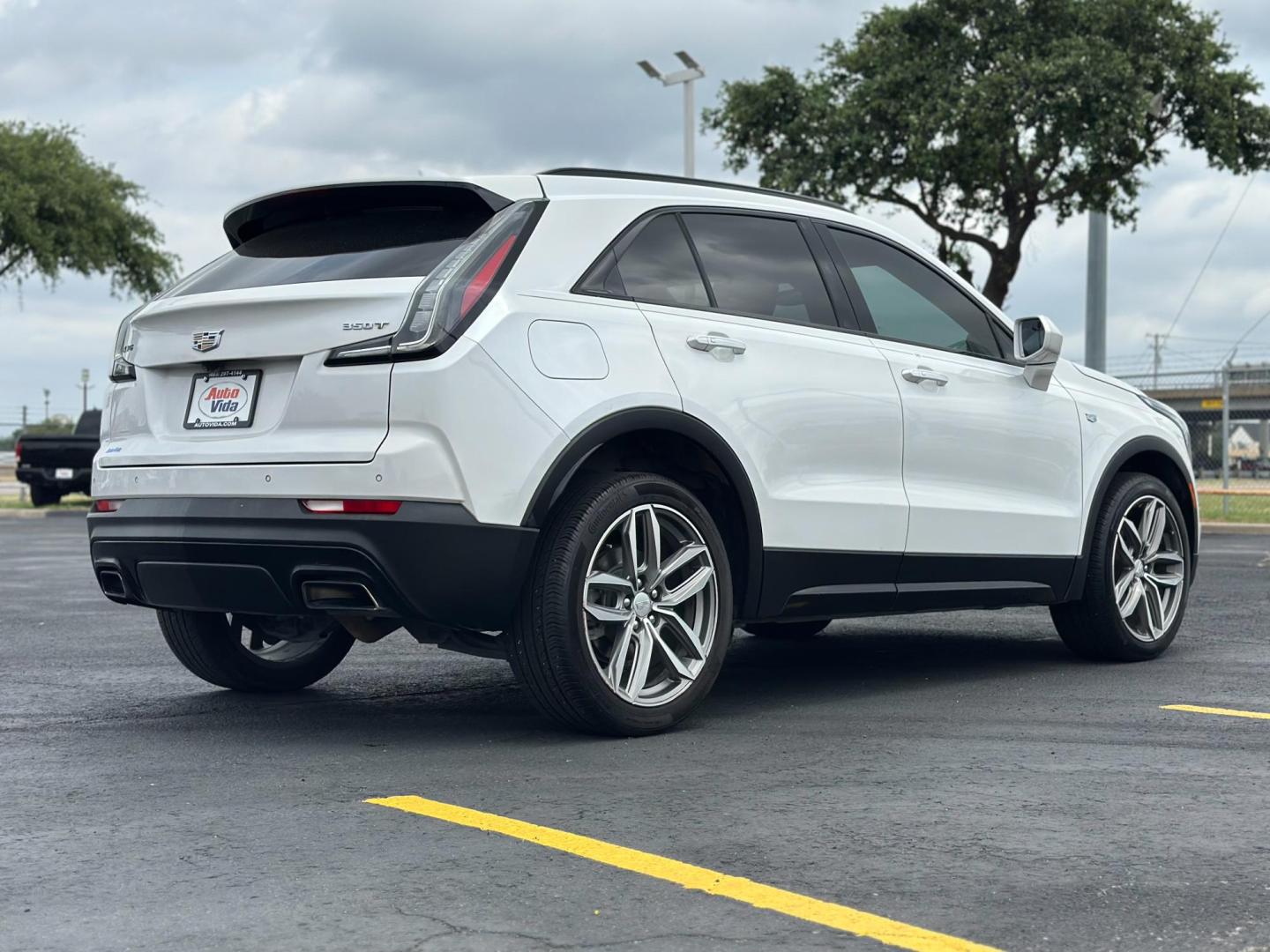 2020 WHITE Cadillac XT4 Sport (1GYFZER40LF) with an 2.0L L4 DOHC 16V engine, 9A transmission, located at 8640 E R L Thornton Fwy, Dallas, TX, 75228, (469) 297-4144, 32.794128, -96.693008 - Photo#4