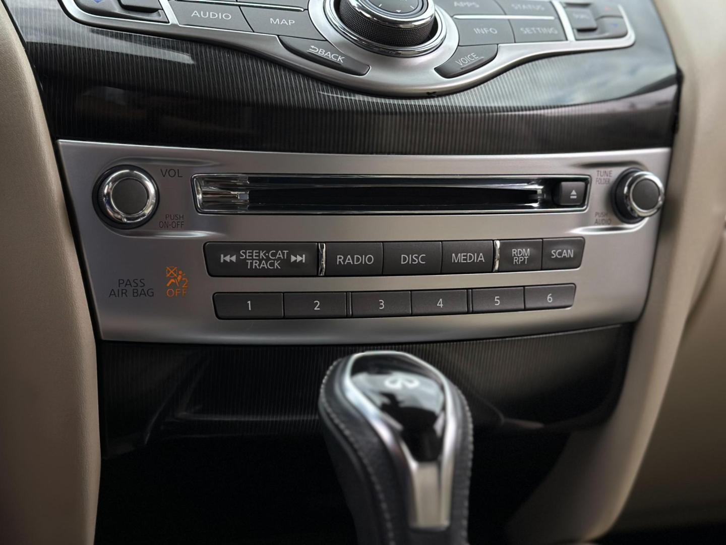 2018 WHITE Infiniti QX60 Base AWD (5N1DL0MM2JC) with an 3.5L V6 DOHC 24V engine, CVT transmission, located at 8640 E R L Thornton Fwy, Dallas, TX, 75228, (469) 297-4144, 32.794128, -96.693008 - Photo#10