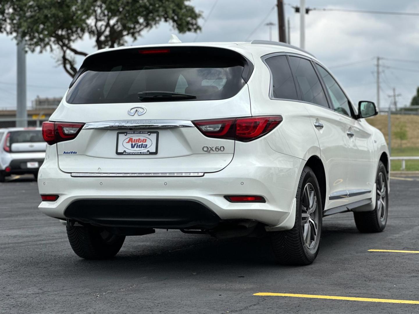 2018 WHITE Infiniti QX60 Base AWD (5N1DL0MM2JC) with an 3.5L V6 DOHC 24V engine, CVT transmission, located at 8640 E R L Thornton Fwy, Dallas, TX, 75228, (469) 297-4144, 32.794128, -96.693008 - Photo#4