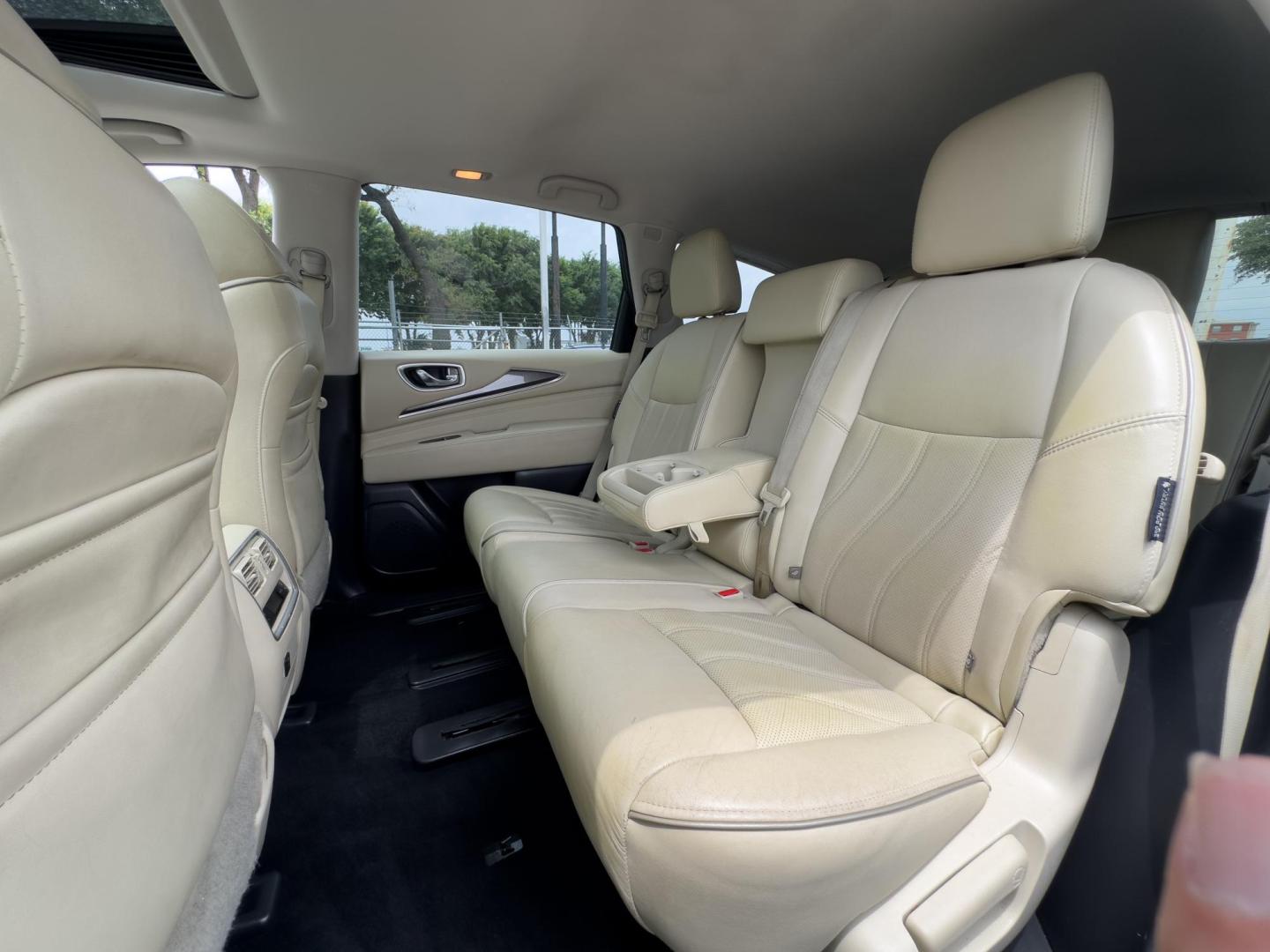 2018 WHITE Infiniti QX60 Base AWD (5N1DL0MM2JC) with an 3.5L V6 DOHC 24V engine, CVT transmission, located at 8640 E R L Thornton Fwy, Dallas, TX, 75228, (469) 297-4144, 32.794128, -96.693008 - Photo#15