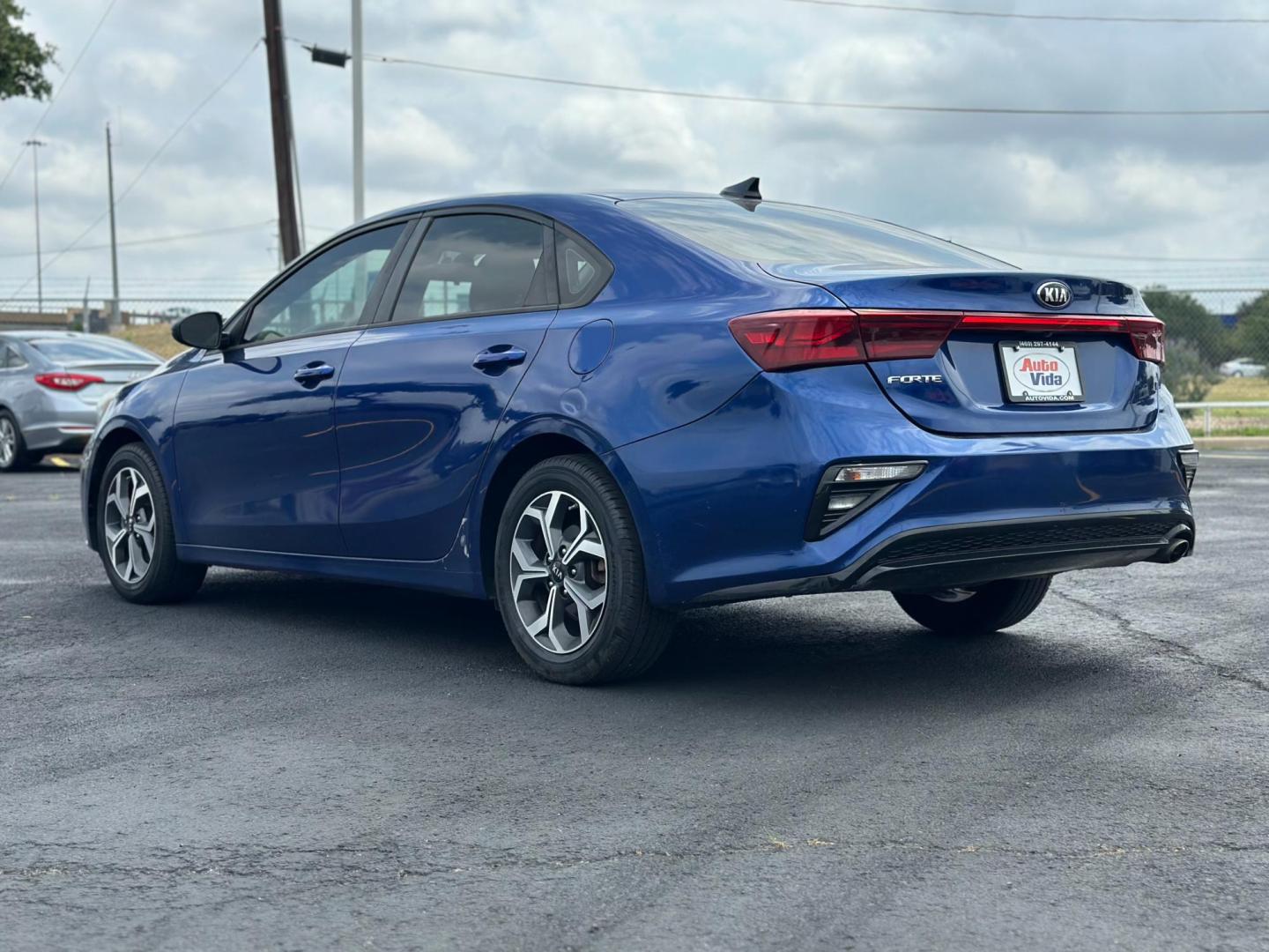 2019 BLUE Kia Forte LX 6A (3KPF24AD7KE) with an 2.0L L4 DOHC 16V engine, 6A transmission, located at 8640 E R L Thornton Fwy, Dallas, TX, 75228, (469) 297-4144, 32.794128, -96.693008 - Photo#5