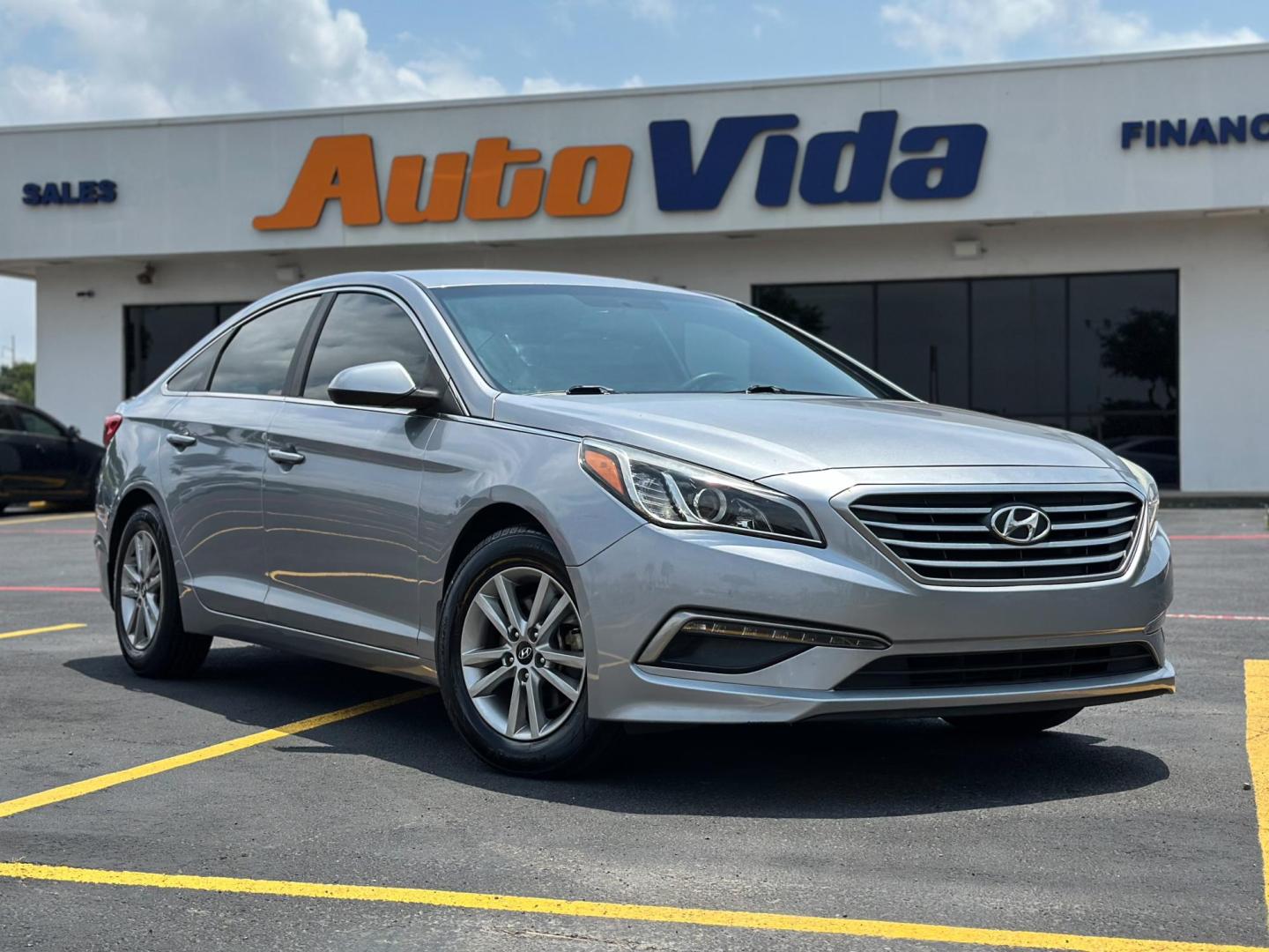2015 GRAY Hyundai Sonata ECO (5NPE24AF2FH) with an 1.6L L4 DOHC 16V engine, 7-Speed Automatic transmission, located at 8640 E R L Thornton Fwy, Dallas, TX, 75228, (469) 297-4144, 32.794128, -96.693008 - Photo#0
