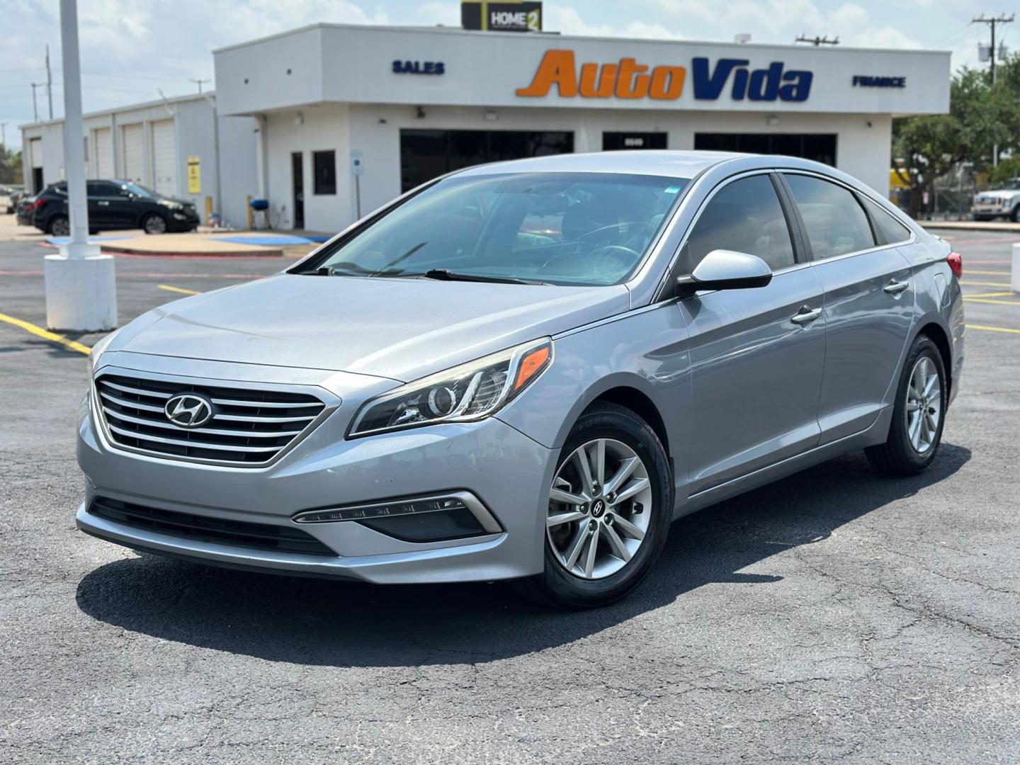 2015 GRAY Hyundai Sonata ECO (5NPE24AF2FH) with an 1.6L L4 DOHC 16V engine, 7-Speed Automatic transmission, located at 8640 E R L Thornton Fwy, Dallas, TX, 75228, (469) 297-4144, 32.794128, -96.693008 - Photo#8