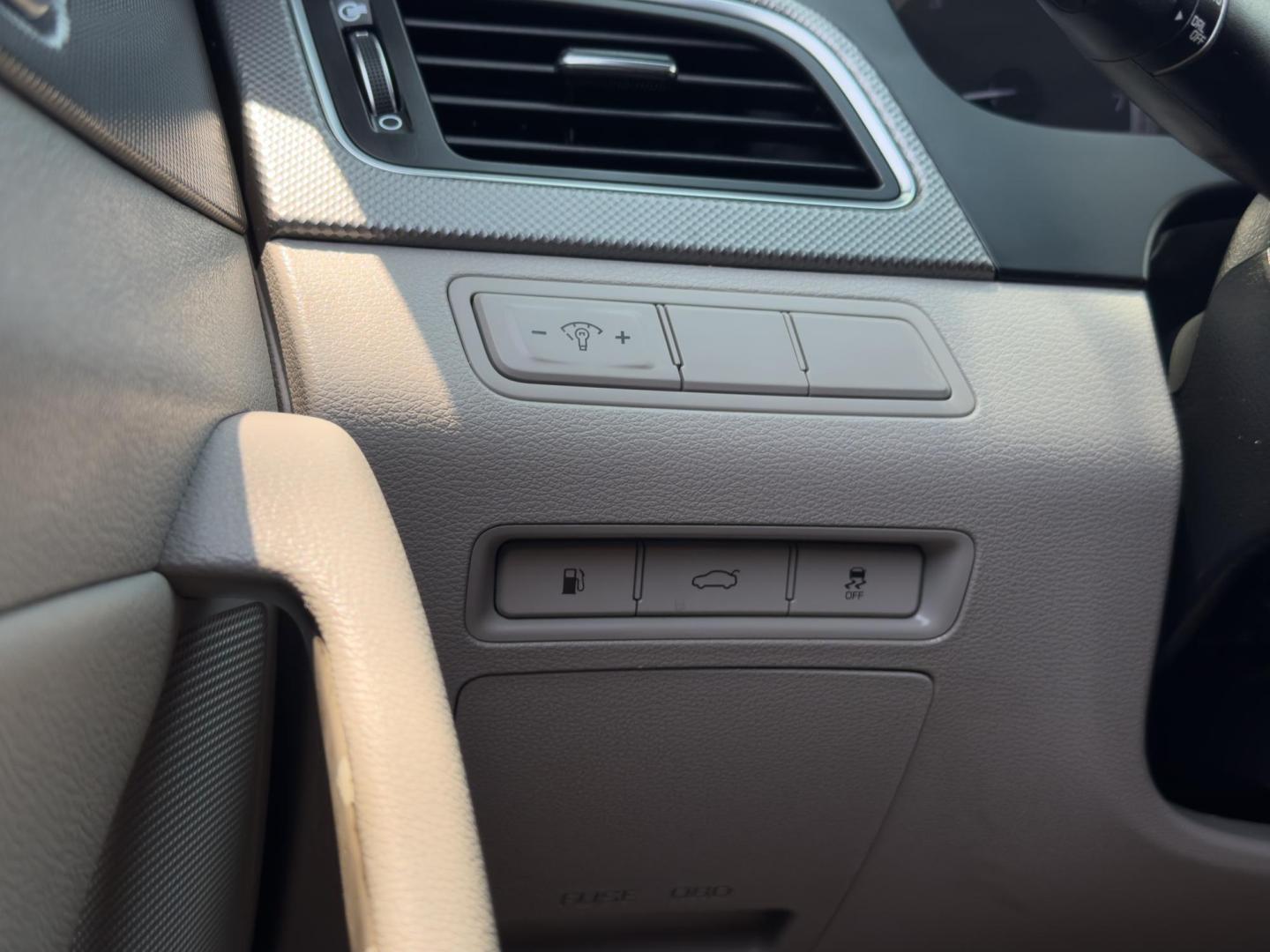 2015 GRAY Hyundai Sonata ECO (5NPE24AF2FH) with an 1.6L L4 DOHC 16V engine, 7-Speed Automatic transmission, located at 8640 E R L Thornton Fwy, Dallas, TX, 75228, (469) 297-4144, 32.794128, -96.693008 - Photo#21