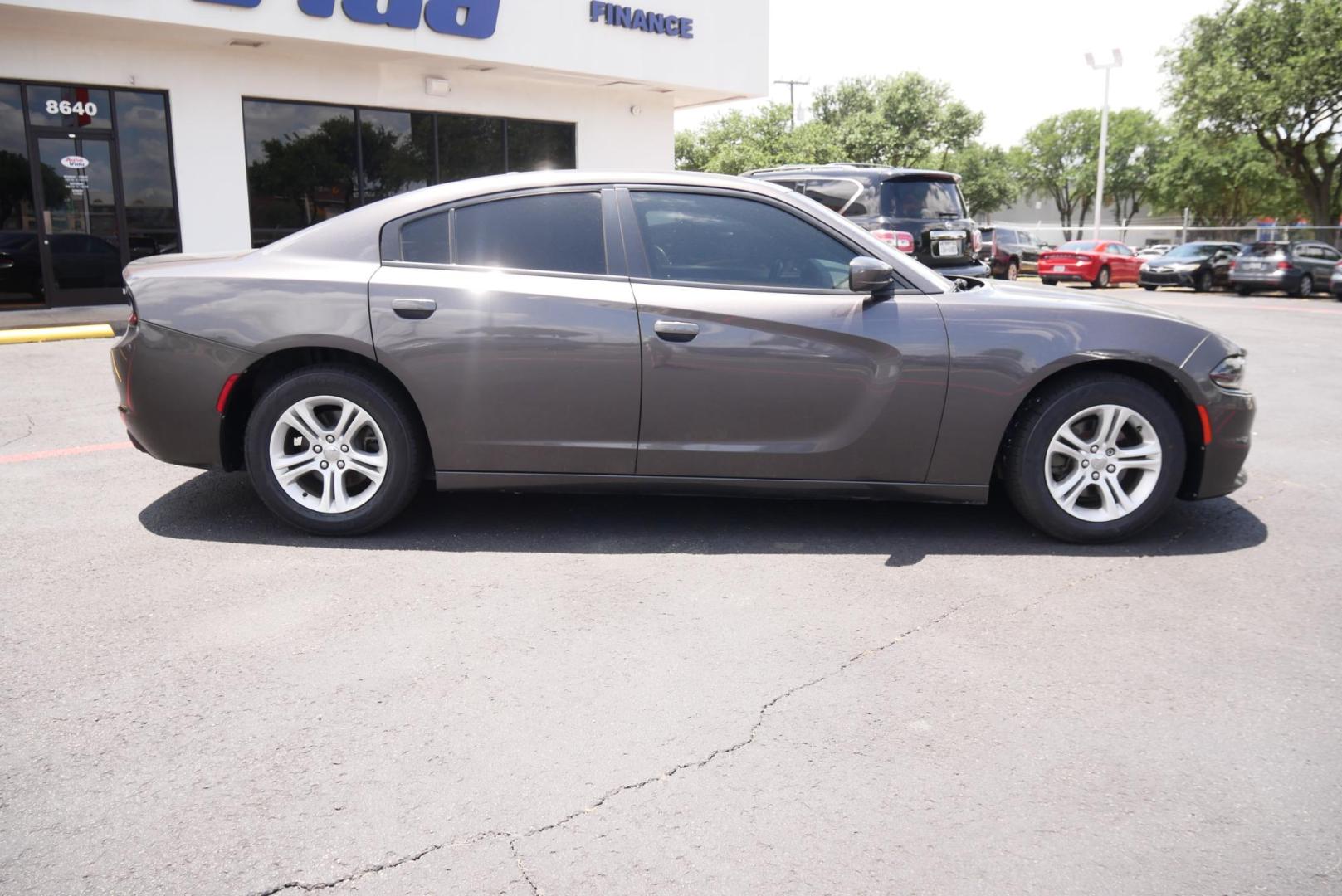 2020 GRAY Dodge Charger SXT (2C3CDXBG0LH) with an 3.6L V6 DOHC 24V engine, 8A transmission, located at 8640 E R L Thornton Fwy, Dallas, TX, 75228, (469) 297-4144, 32.794128, -96.693008 - Photo#1