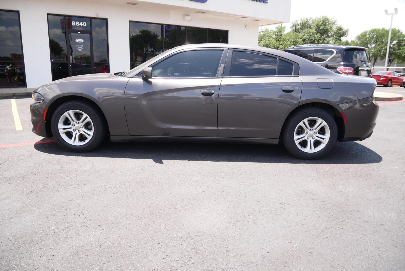 2020 GRAY Dodge Charger SXT (2C3CDXBG0LH) with an 3.6L V6 DOHC 24V engine, 8A transmission, located at 8640 E R L Thornton Fwy, Dallas, TX, 75228, (469) 297-4144, 32.794128, -96.693008 - Photo#5