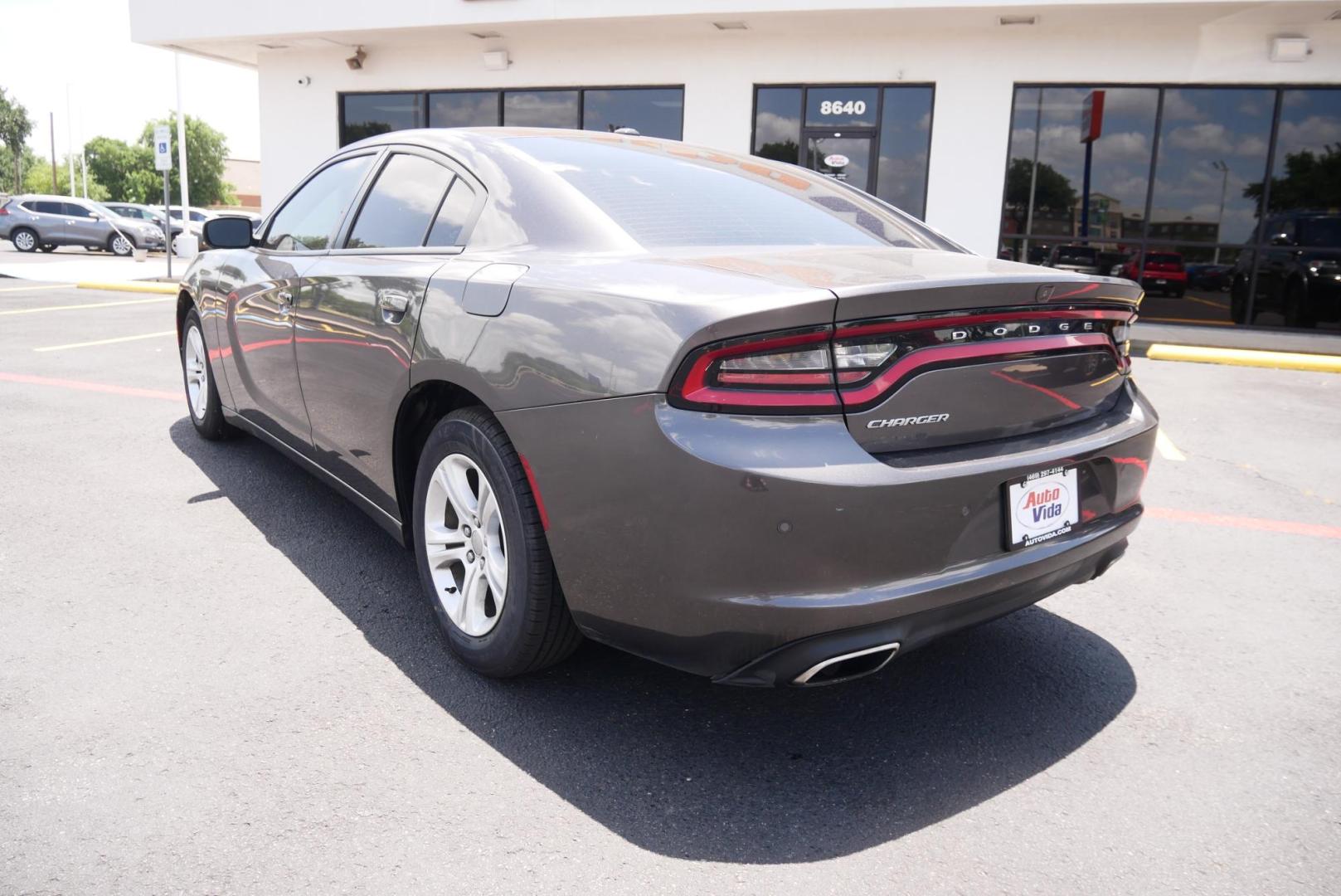 2020 GRAY Dodge Charger SXT (2C3CDXBG0LH) with an 3.6L V6 DOHC 24V engine, 8A transmission, located at 8640 E R L Thornton Fwy, Dallas, TX, 75228, (469) 297-4144, 32.794128, -96.693008 - Photo#4