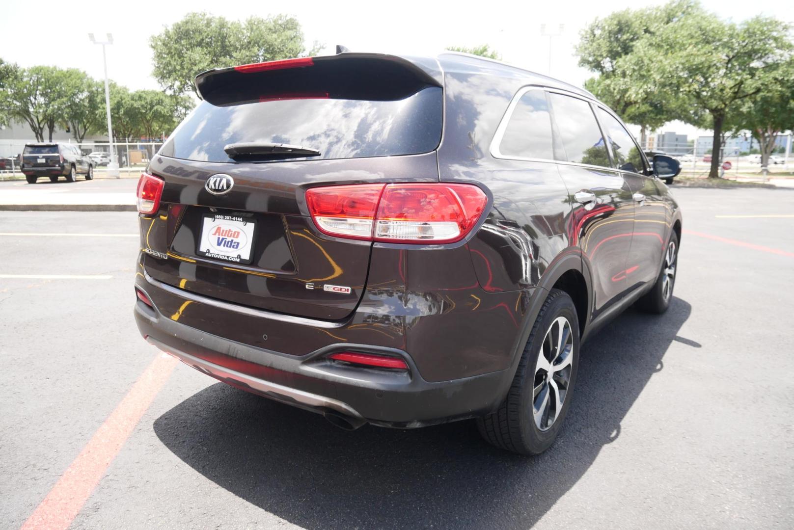 2017 BROWN Kia Sorento EX 2WD (5XYPH4A12HG) with an 2.4L L4 DOHC 16V engine, 6A transmission, located at 8640 E R L Thornton Fwy, Dallas, TX, 75228, (469) 297-4144, 32.794128, -96.693008 - Photo#2