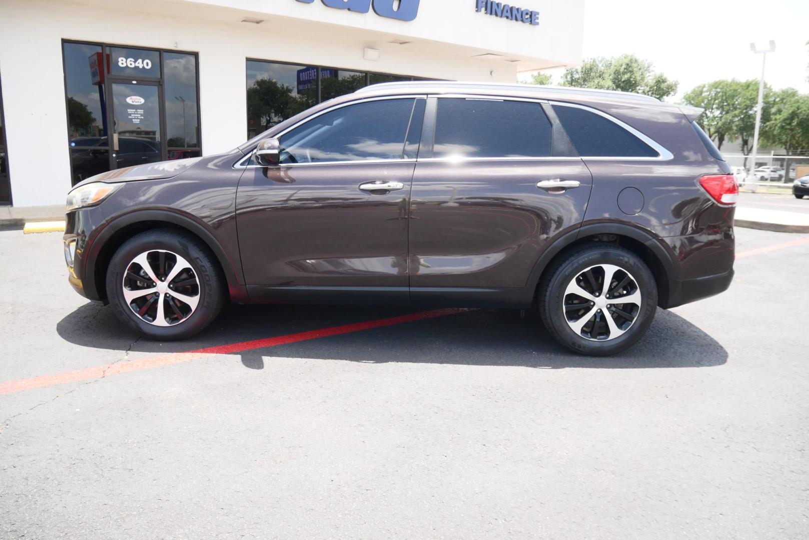 2017 BROWN Kia Sorento EX 2WD (5XYPH4A12HG) with an 2.4L L4 DOHC 16V engine, 6A transmission, located at 8640 E R L Thornton Fwy, Dallas, TX, 75228, (469) 297-4144, 32.794128, -96.693008 - Photo#5