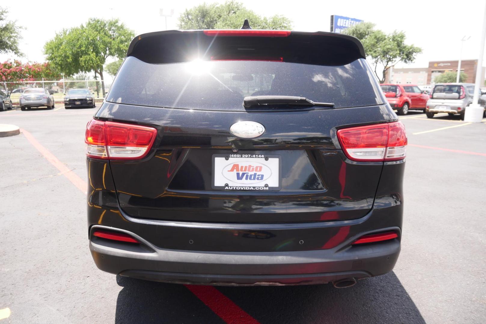 2019 BROWN Kia Sorento LX 2WD (5XYPG4A36KG) with an 2.4L L4 DOHC 16V engine, 6A transmission, located at 8640 E R L Thornton Fwy, Dallas, TX, 75228, (469) 297-4144, 32.794128, -96.693008 - Photo#3