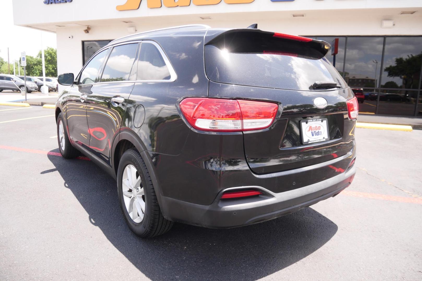 2019 BROWN Kia Sorento LX 2WD (5XYPG4A36KG) with an 2.4L L4 DOHC 16V engine, 6A transmission, located at 8640 E R L Thornton Fwy, Dallas, TX, 75228, (469) 297-4144, 32.794128, -96.693008 - Photo#4