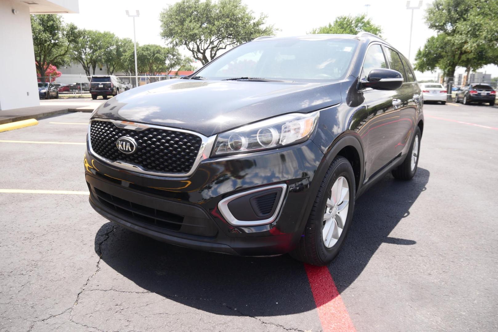 2019 BROWN Kia Sorento LX 2WD (5XYPG4A36KG) with an 2.4L L4 DOHC 16V engine, 6A transmission, located at 8640 E R L Thornton Fwy, Dallas, TX, 75228, (469) 297-4144, 32.794128, -96.693008 - Photo#6
