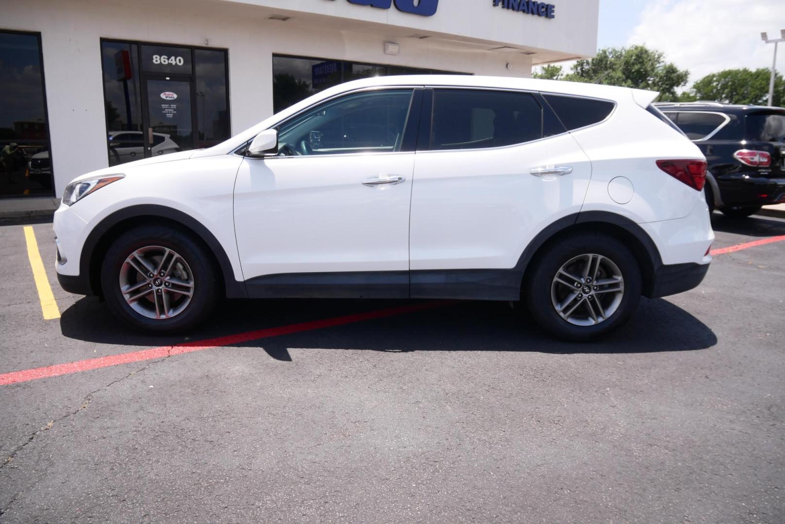 2018 WHITE Hyundai Santa Fe Sport 2.4 FWD (5NMZT3LB3JH) with an 2.4L L4 DOHC 16V engine, 6A transmission, located at 8640 E R L Thornton Fwy, Dallas, TX, 75228, (469) 297-4144, 32.794128, -96.693008 - Photo#5