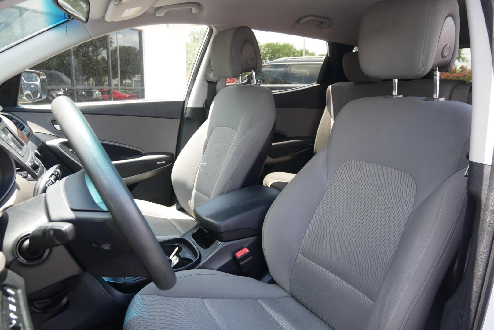 2018 WHITE Hyundai Santa Fe Sport 2.4 FWD (5NMZT3LB3JH) with an 2.4L L4 DOHC 16V engine, 6A transmission, located at 8640 E R L Thornton Fwy, Dallas, TX, 75228, (469) 297-4144, 32.794128, -96.693008 - Photo#9