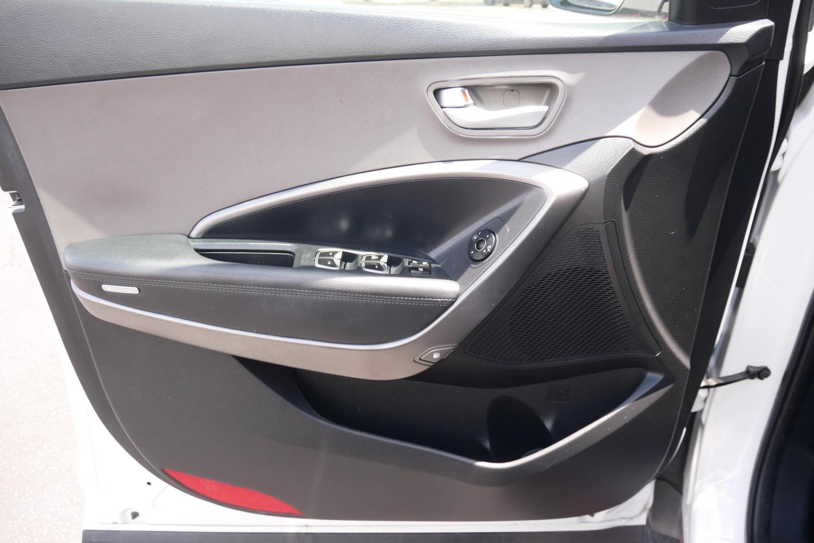 2018 WHITE Hyundai Santa Fe Sport 2.4 FWD (5NMZT3LB3JH) with an 2.4L L4 DOHC 16V engine, 6A transmission, located at 8640 E R L Thornton Fwy, Dallas, TX, 75228, (469) 297-4144, 32.794128, -96.693008 - Photo#10