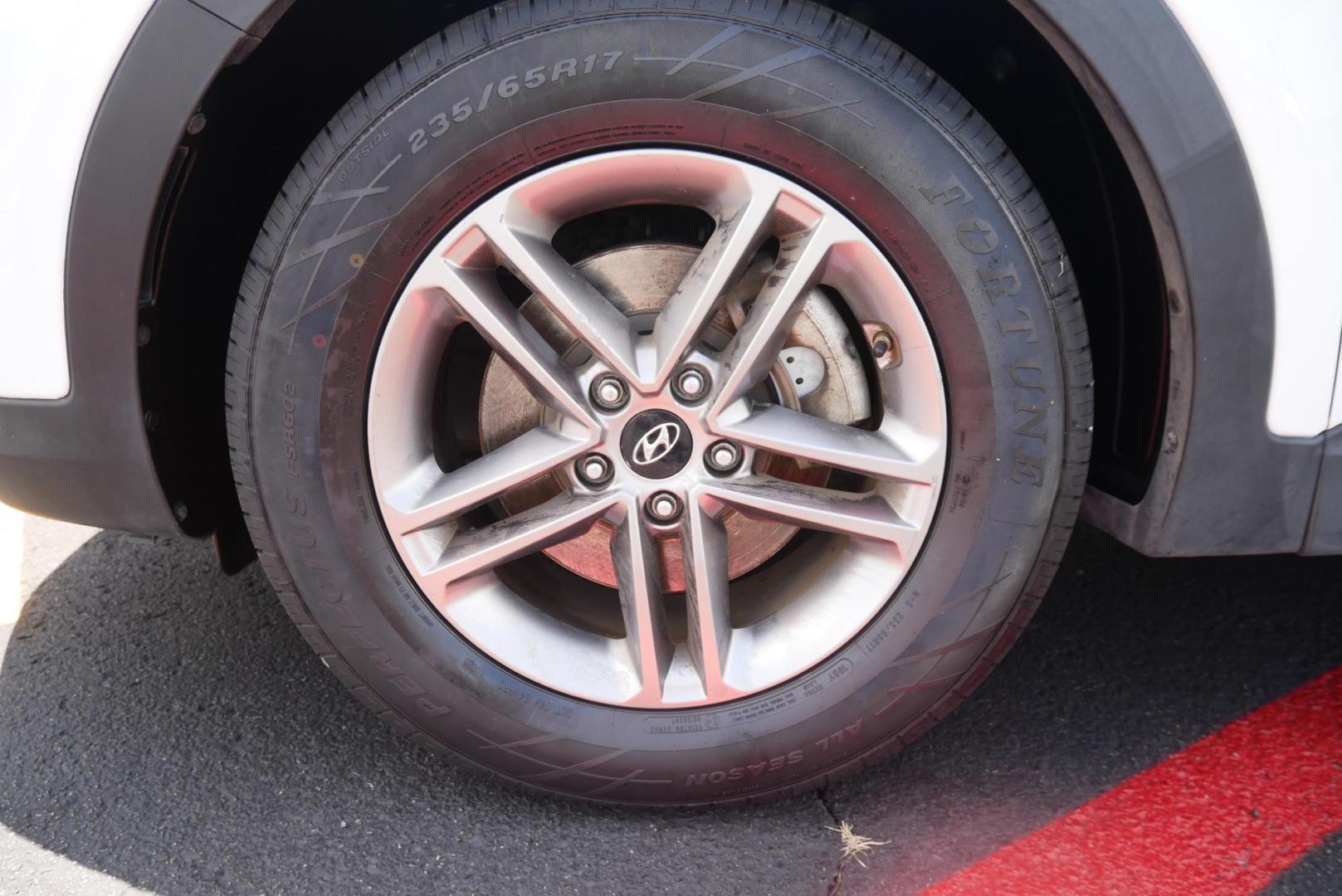 2018 WHITE Hyundai Santa Fe Sport 2.4 FWD (5NMZT3LB3JH) with an 2.4L L4 DOHC 16V engine, 6A transmission, located at 8640 E R L Thornton Fwy, Dallas, TX, 75228, (469) 297-4144, 32.794128, -96.693008 - Photo#20