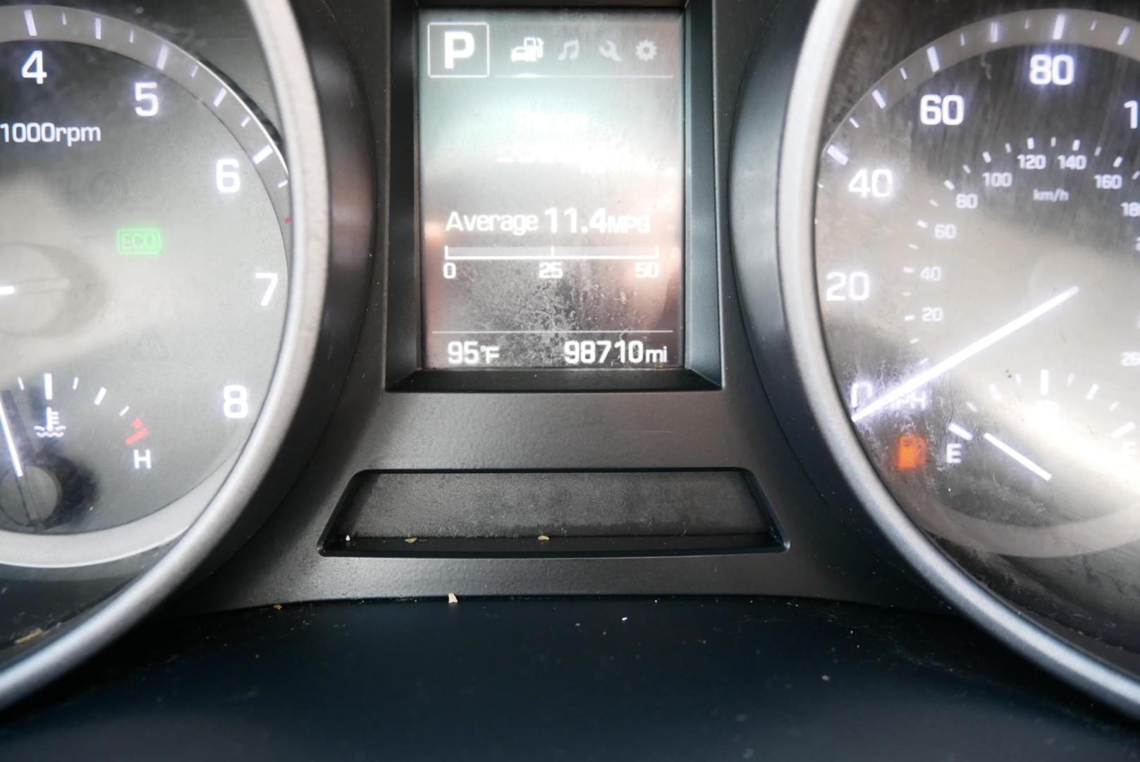 2018 WHITE Hyundai Santa Fe Sport 2.4 FWD (5NMZT3LB3JH) with an 2.4L L4 DOHC 16V engine, 6A transmission, located at 8640 E R L Thornton Fwy, Dallas, TX, 75228, (469) 297-4144, 32.794128, -96.693008 - Photo#22