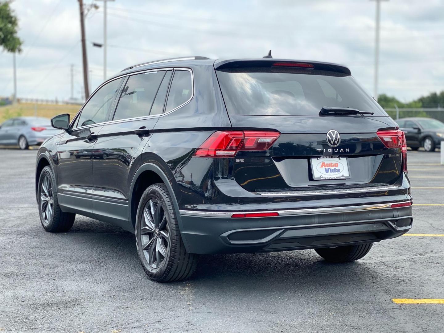 2022 BLACK Volkswagen Tiguan SE (3VV3B7AX8NM) with an 2.0L L4 DOHC 16V TURBO engine, 8A transmission, located at 8640 E R L Thornton Fwy, Dallas, TX, 75228, (469) 297-4144, 32.794128, -96.693008 - Photo#5